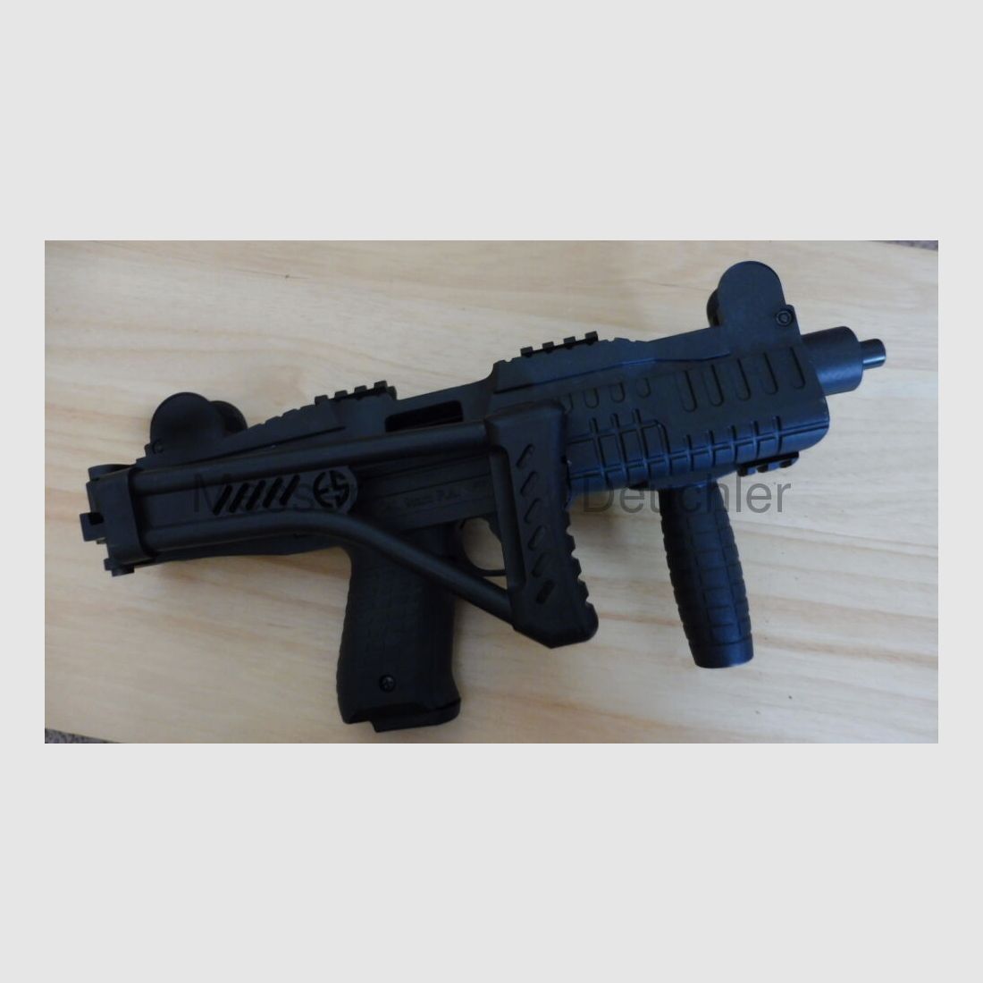 Pistola de fogueo Ekol ASI / Subfusil con culata plegable