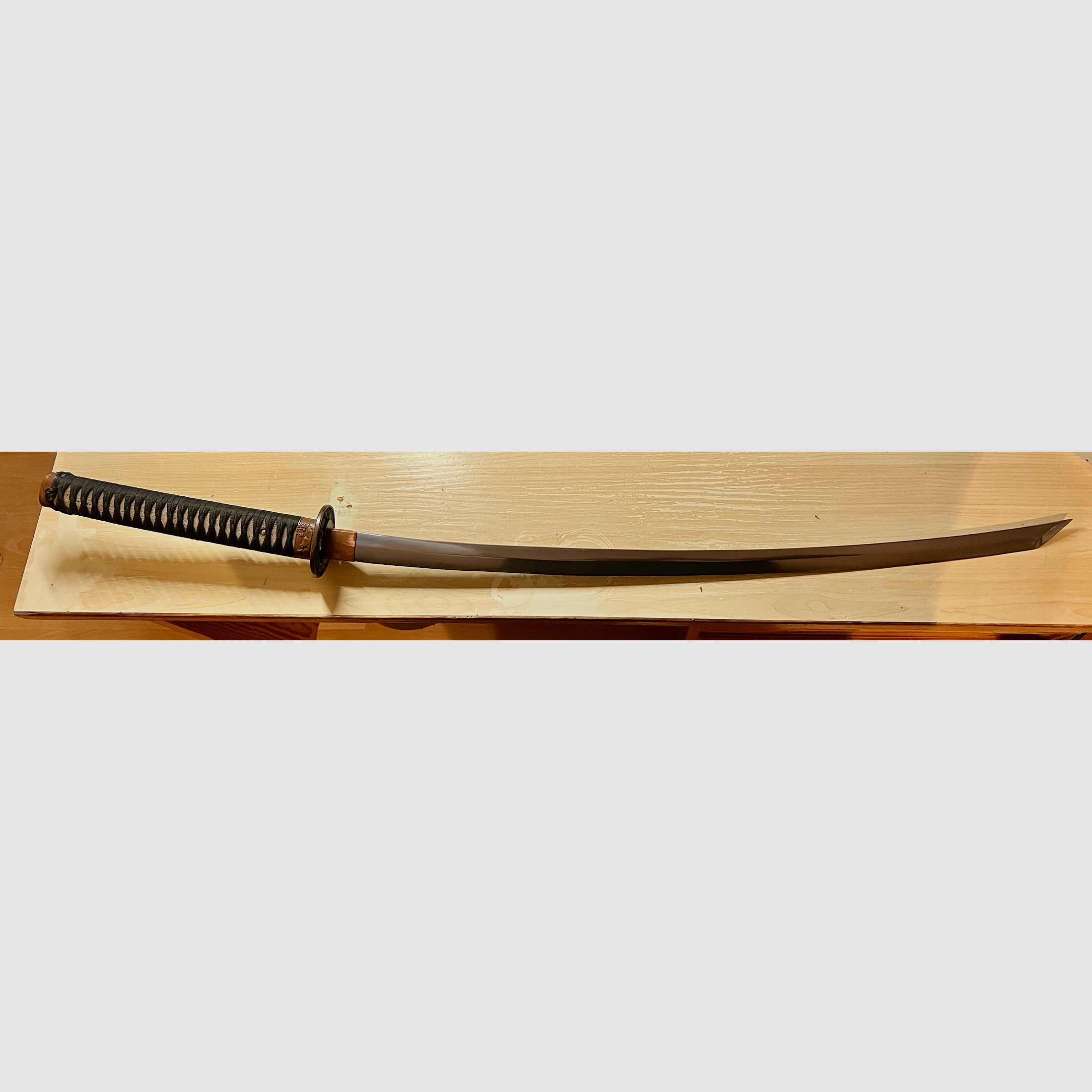 Authentisches japanisches Offizierskatana (Shin-guntō Typ 98) aus dem Zweiten Weltkrieg mit signierter Kanemune-Klinge.