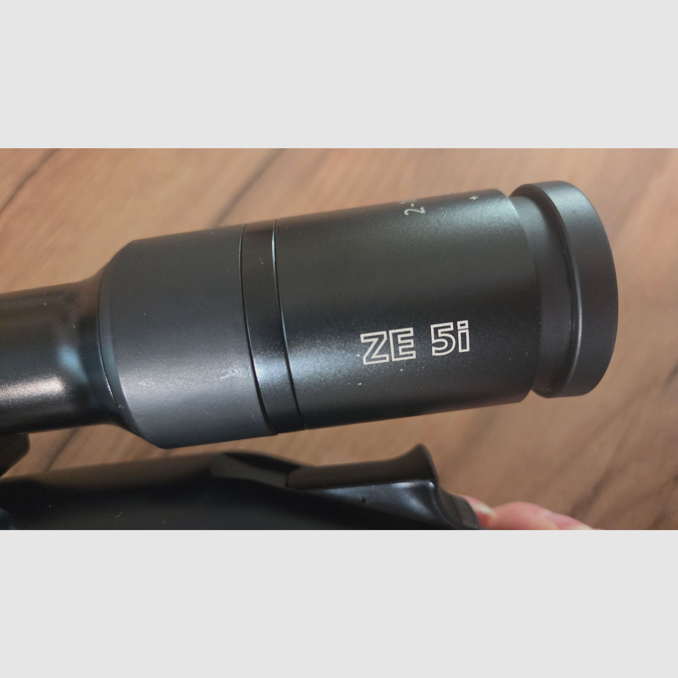 Blaser R8 Professionale .30-06 con Minox ZE 5i 2-10x50 e montaggio a sella Blaser