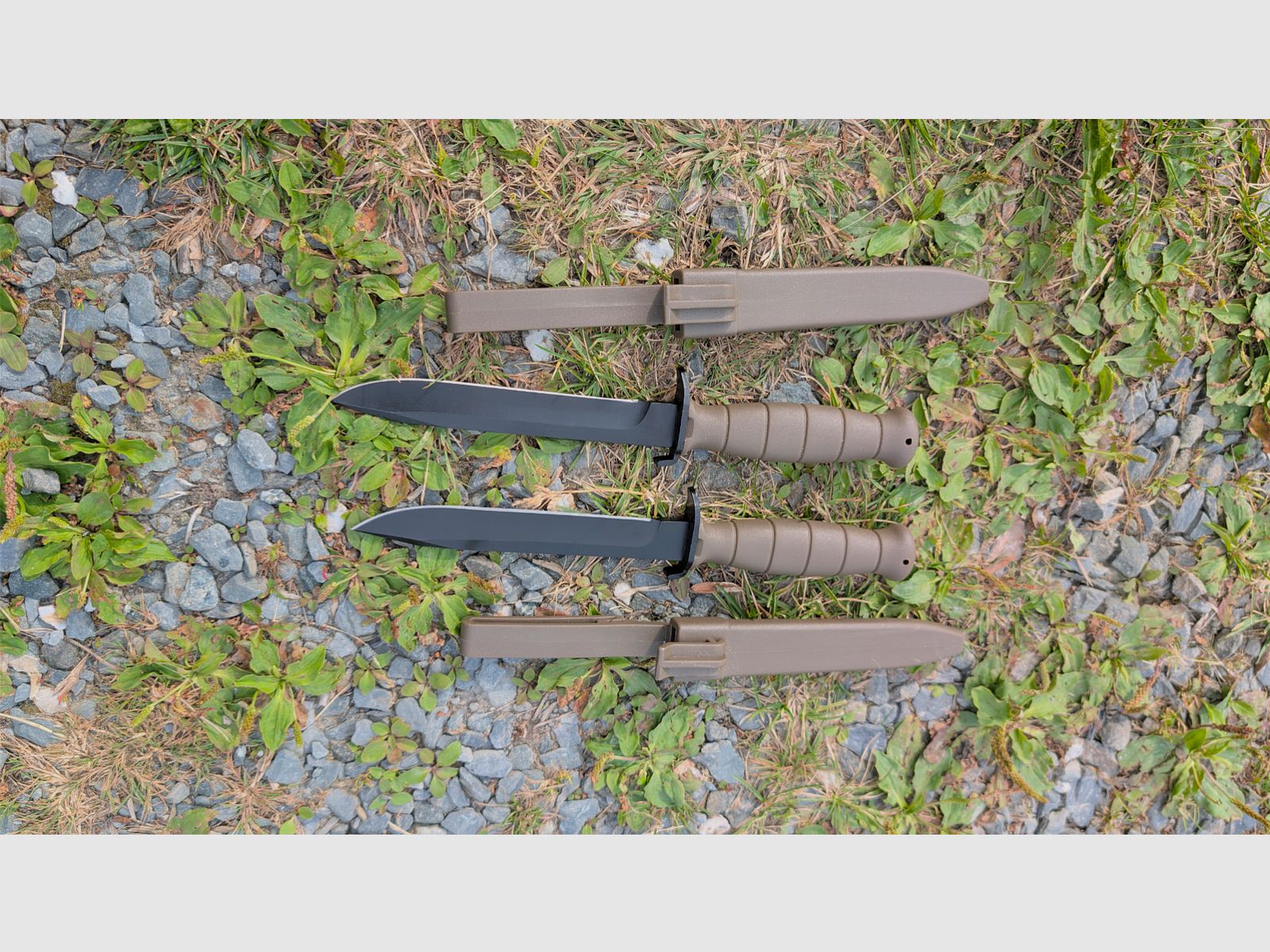 Deux couteaux de terrain Glock