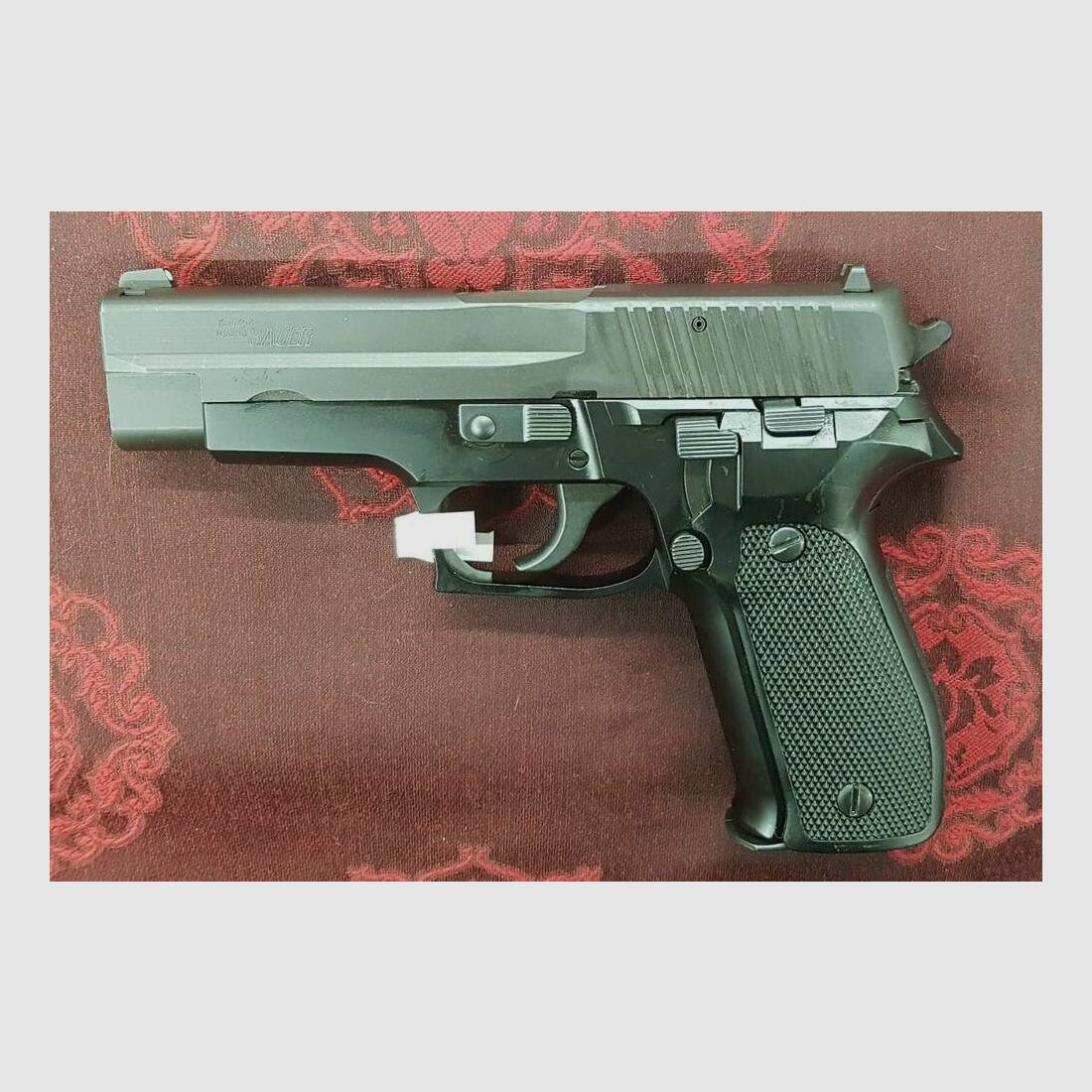 SIG Sauer P226, afbeelding 1 van 4