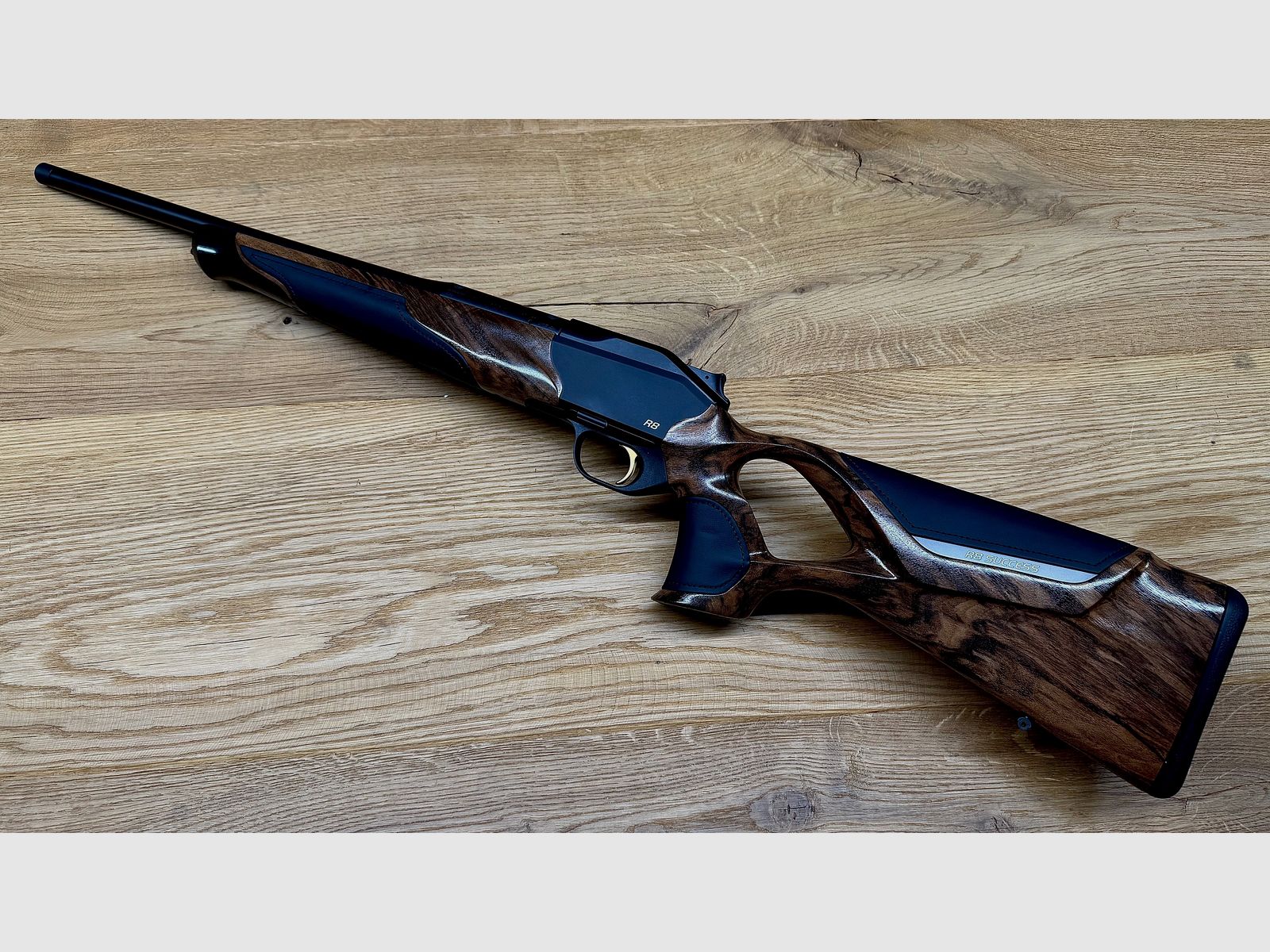 Blaser R8 Success Leder / HK 6 / Leder schwarz / Goldelemente / Standardkailber u. LL nach Wahl