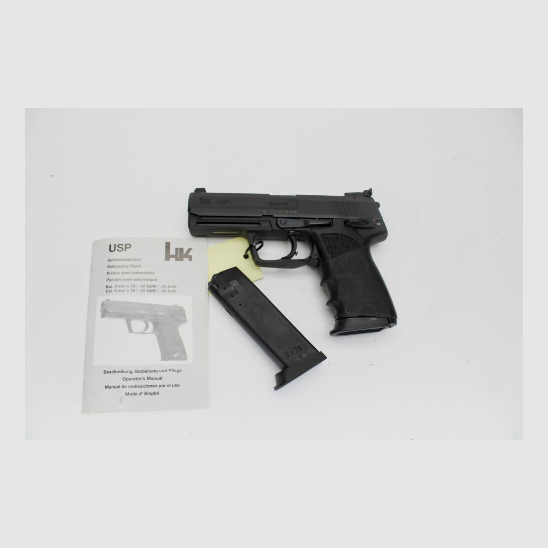 Pistole H&K HK USP Kaliber 9mm Luger mit 2 Magazinen 9mmLuger