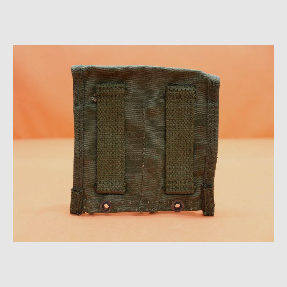 USGI SURPLUS U.S.Carbine .30 M1: Magazintasje USGI 2x15-schots, Webbing Olijf, Gestempeld: "US" en "POCKET, AMMUNITION MAGAZINE (Kaliber .30, M-1, CARBINE OF GEWEER)
