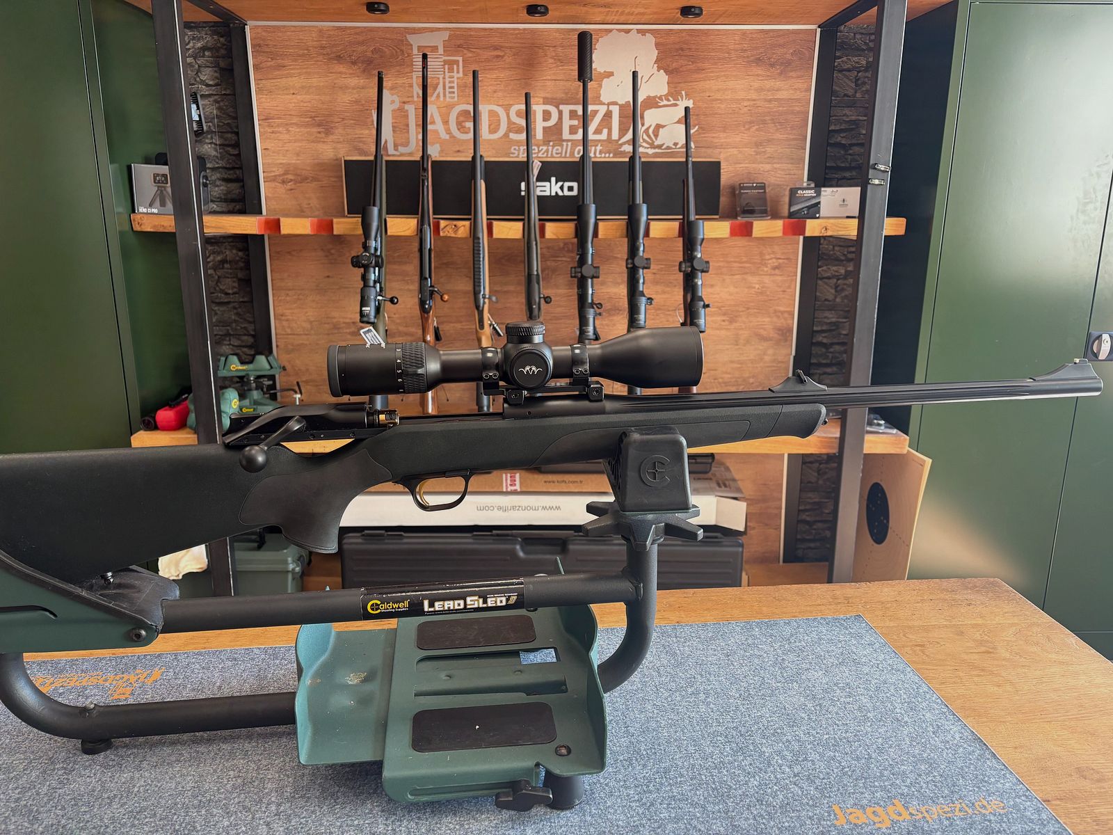 KOMPLETTANGEBOT: Blaser R8 Professional 7x64 – Kanneliert | Gold-Akzente NEUES Blaser B2, Bild 1 von 6