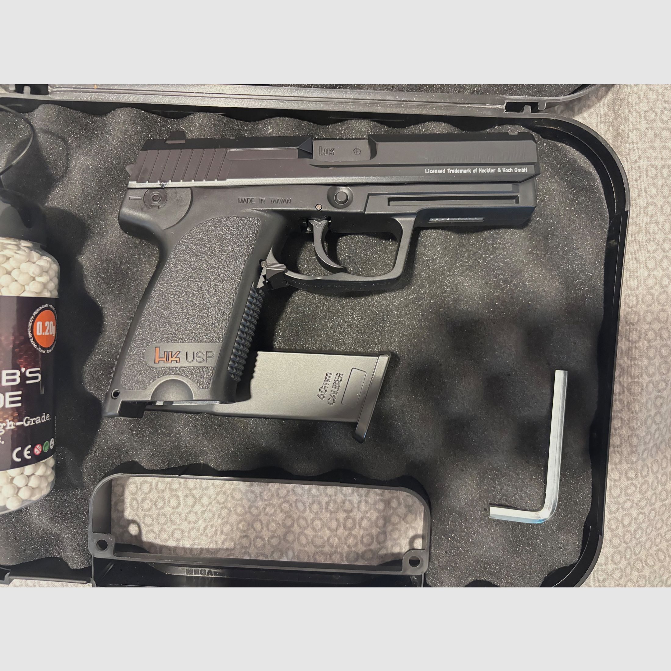 Heckler & Koch USP con carrello in metallo CO2 BlowBack 6 mm BB nero, immagine 2 di 3