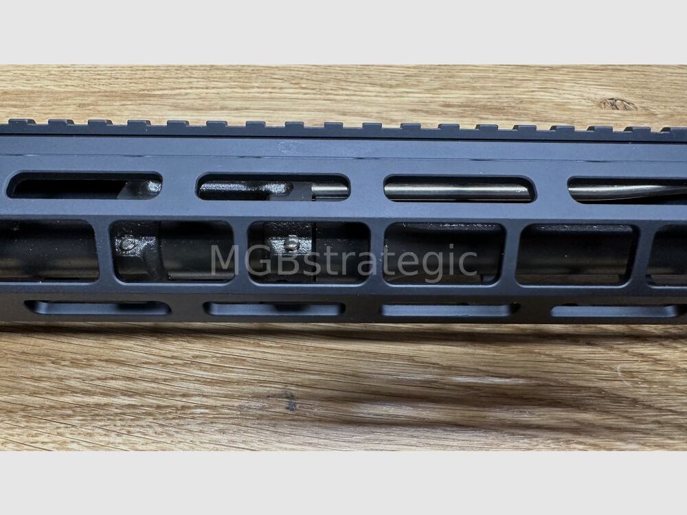 Windham Weaponry - halbautom. Büchse .223Rem RIFLE 16M4 SHAVED FRONT SIGHT - R16M4SFSMIT-16 - 15″ Windham Weaponry Aluminum M-LOK Free Float Handguard - 16" Lauf - Gewicht 2,88 kg ungeladen - System AR15 AR-15