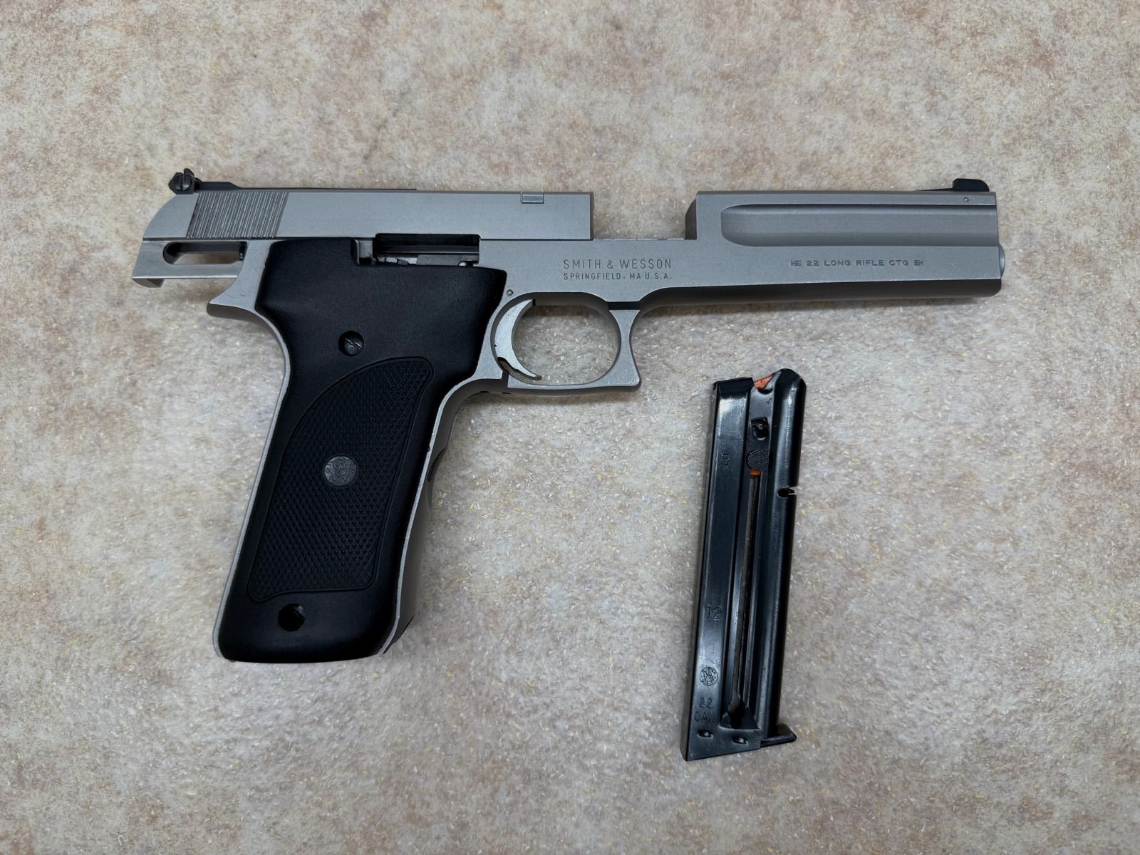Smith & Wesson 2206 (.22LR)