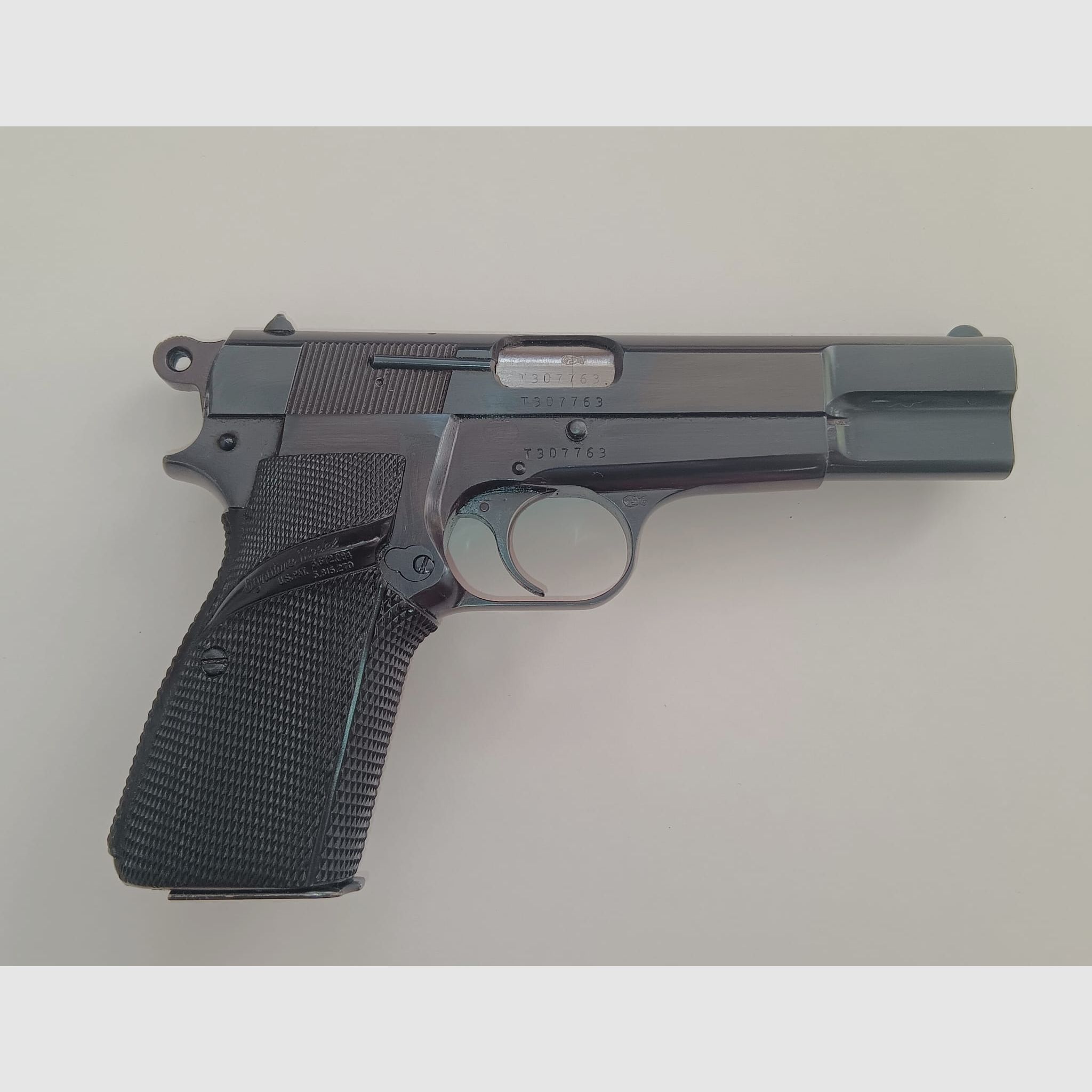 Pistola FN Browning HP 9mm con due caricatori