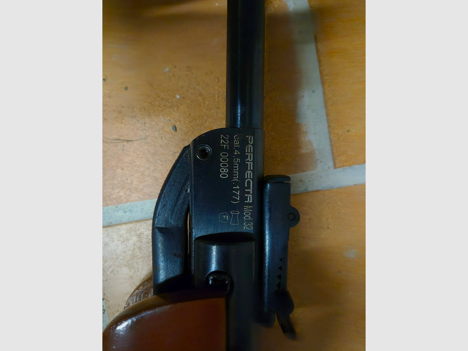 Perfecta Model 32