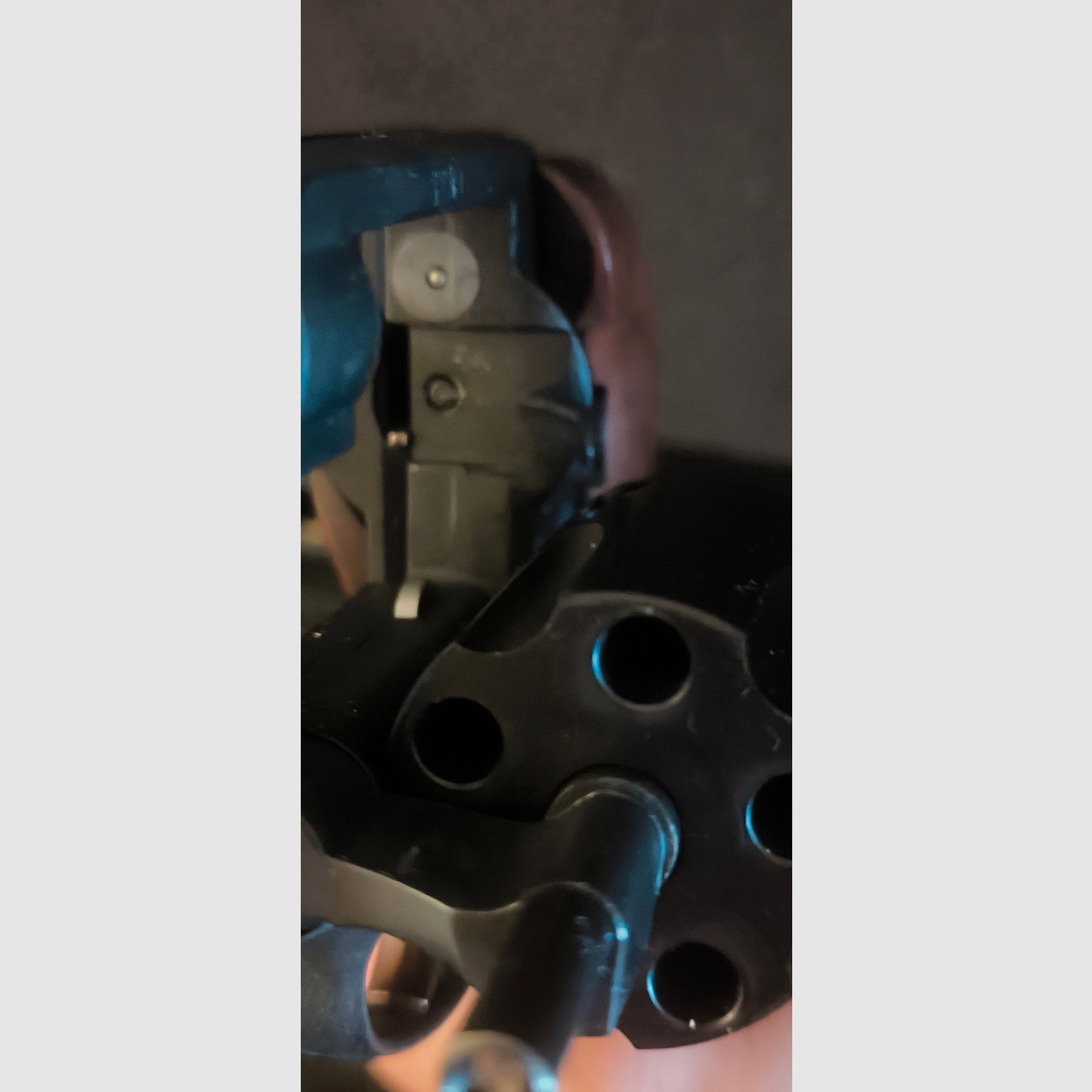 Rewolwer Weihrauch HW 88 Super Airweight w kalibrze 9mmRK z osłoną na kurek, uchwytami oryginalnymi oraz oryginalną instrukcją obsługi, nie strzelany, jak nowy!!!