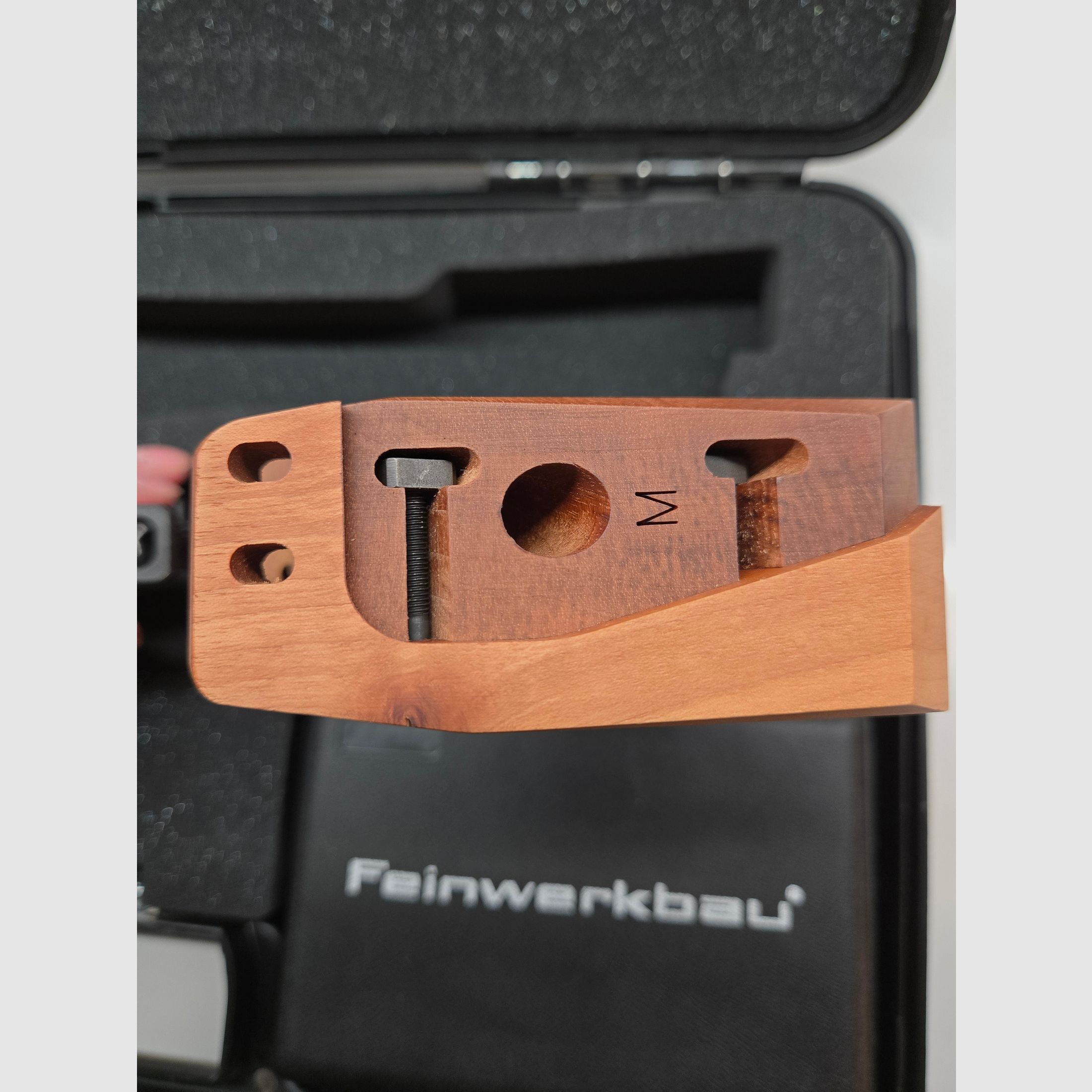 Match air pistol Feinwerkbau P8X (grip M) as good as new with accessories