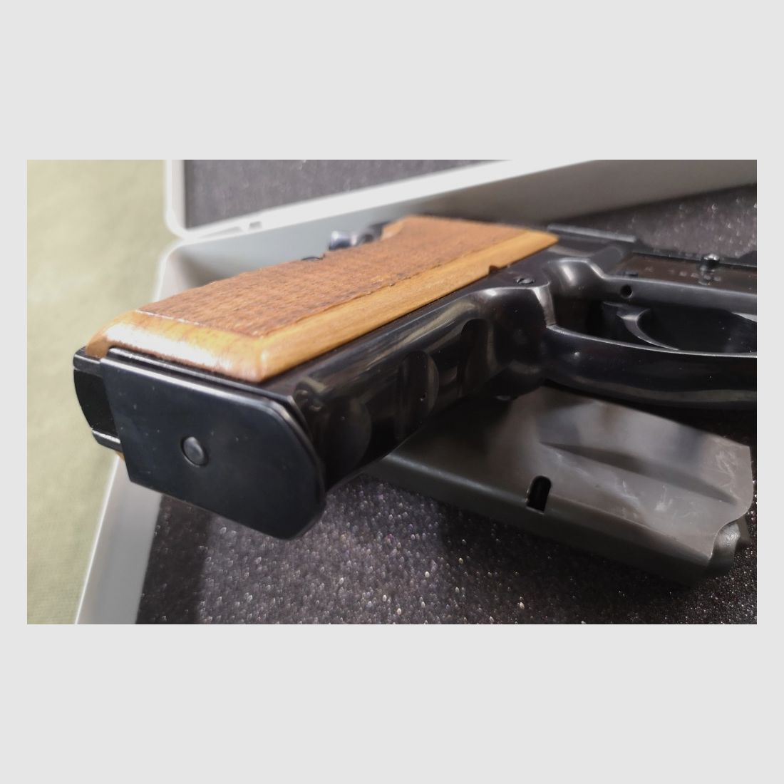 LUGER M90 Selbstladepistole  GANZSTAHL "Sammlerstück"