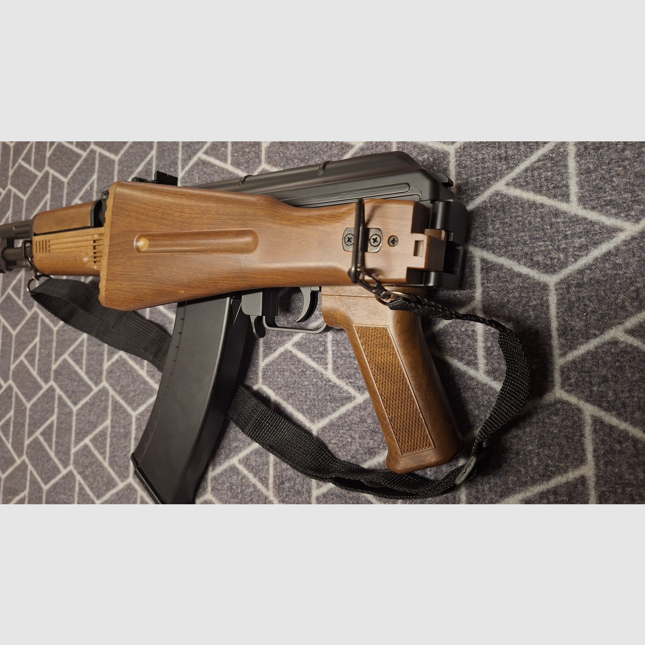 AK47 AK74 Kalashnikov Softair AEG mit Klappschaft-Neuwertig