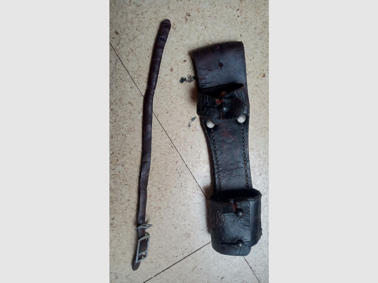 Leder-Frosch und Faustriemen defekt  // AK 6h3 Bajonett Rumänien