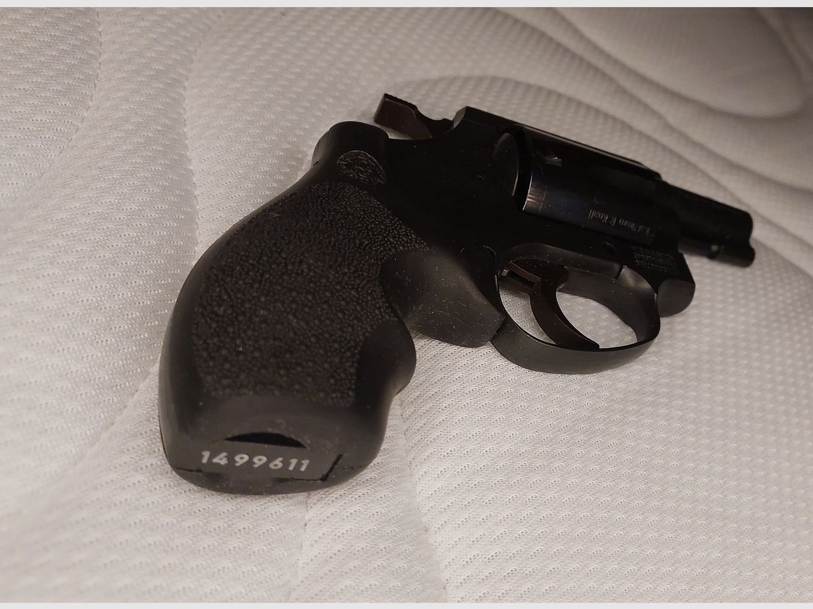 Weihrauch HW37 cal. 9mm R.K. (PTB 887) OVP in ottime condizioni (Arminius HW 37) con impugnature Hogue