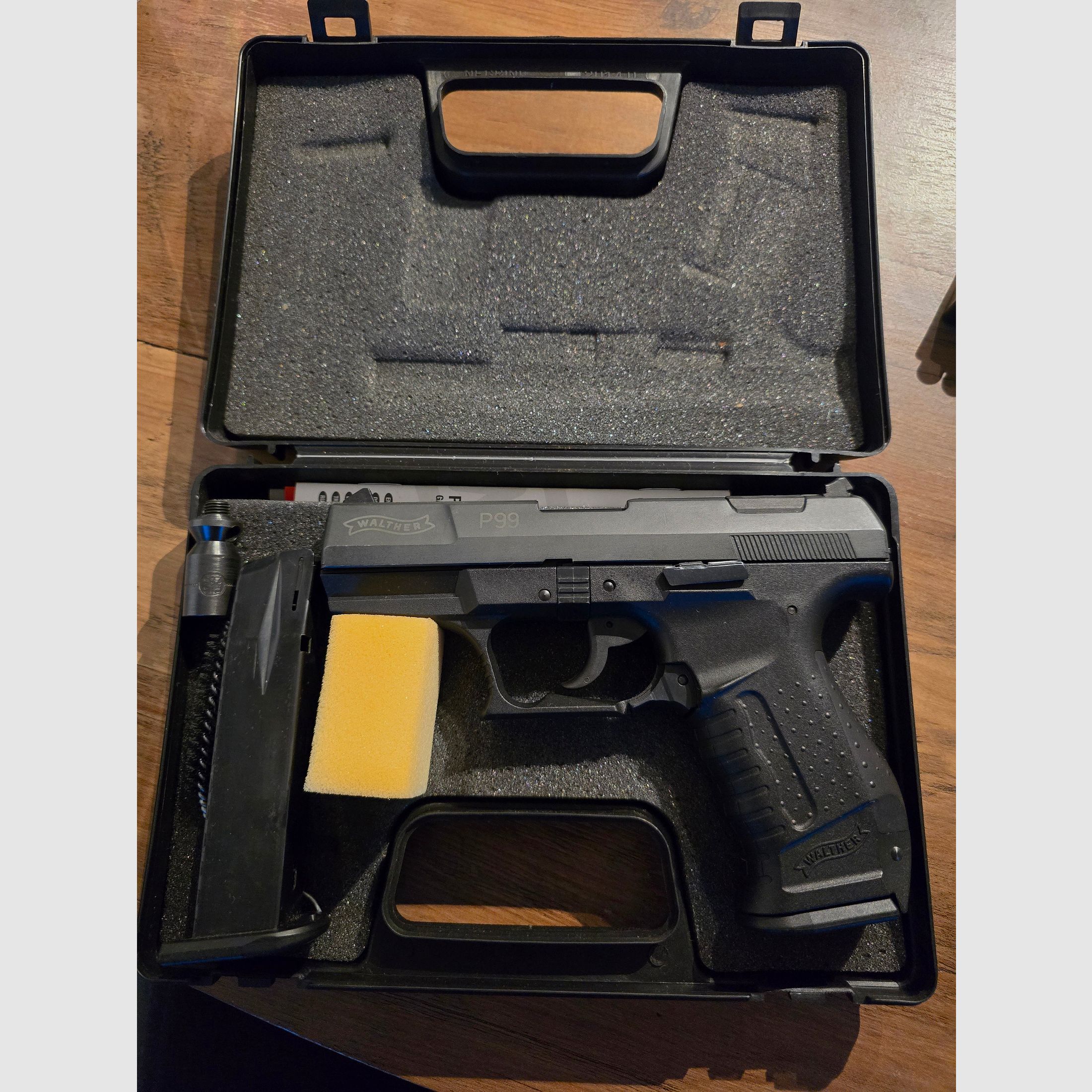 Walther P99 Gas Signal pistol cal 9mm P.A.K Pickup only!!