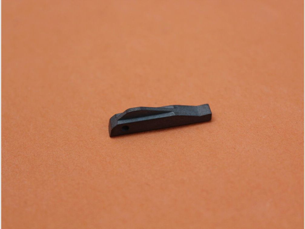 DPMS AR-15: Wspornik przycisku wstępnego DPMS blokada do pomocy w zamykaniu