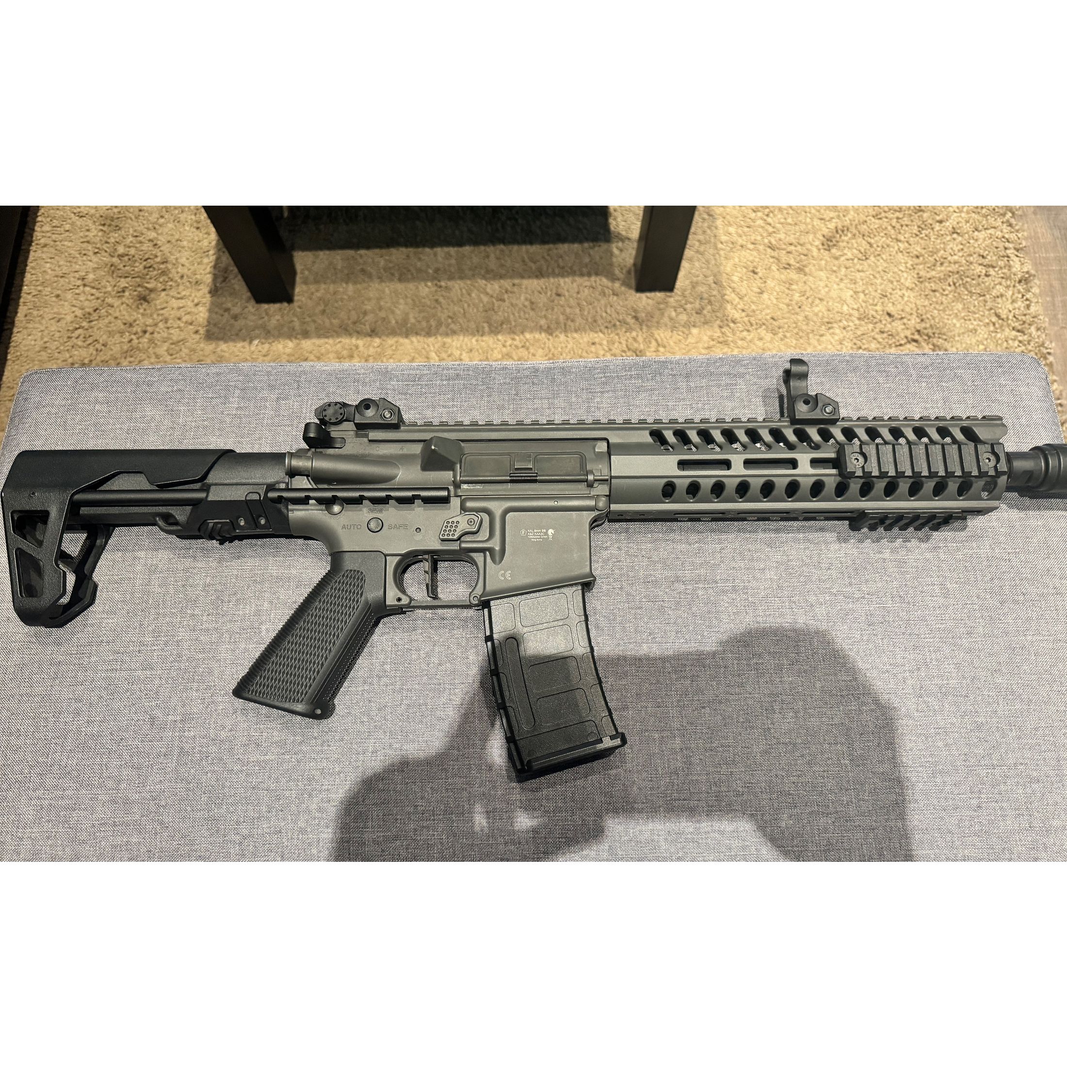 King Arms M4 Striker KeyMod CQB Ultra Grade Version II S-AEG 6mm BB schwarz