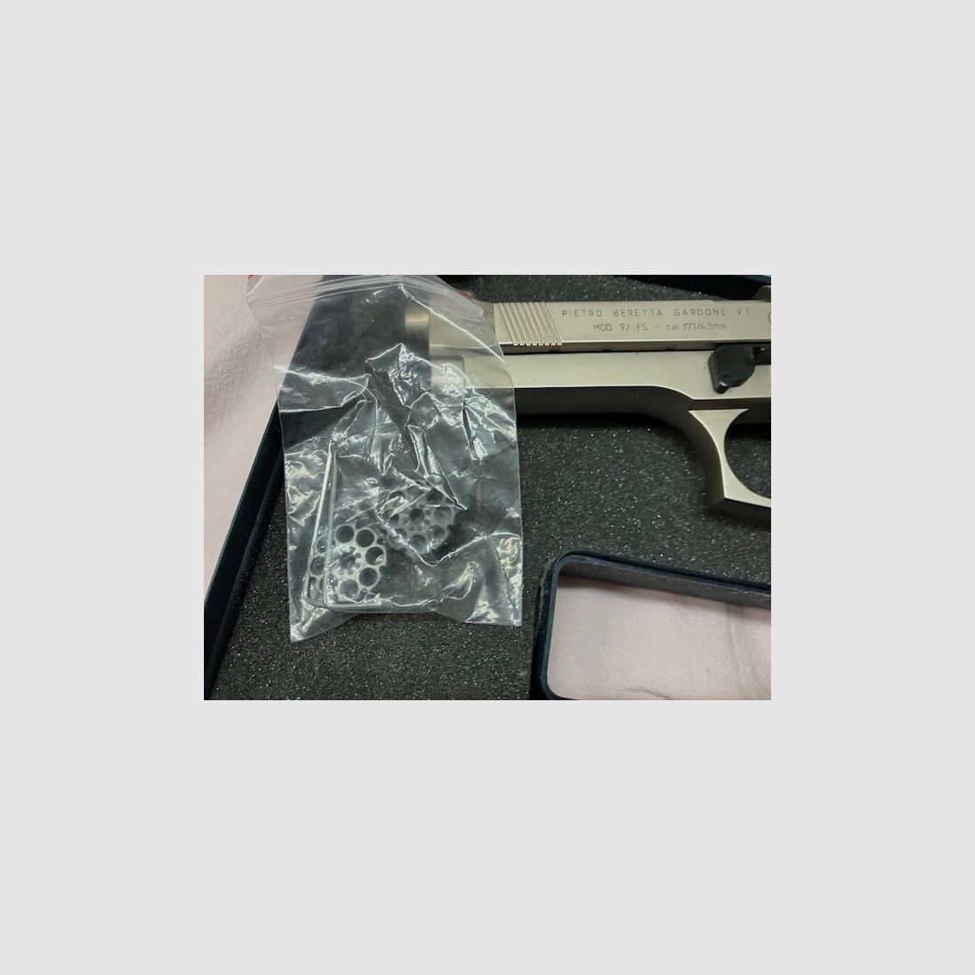 Pistola Co2 Umarex Modello Beretta 92 FS, calibro 4,5 mm