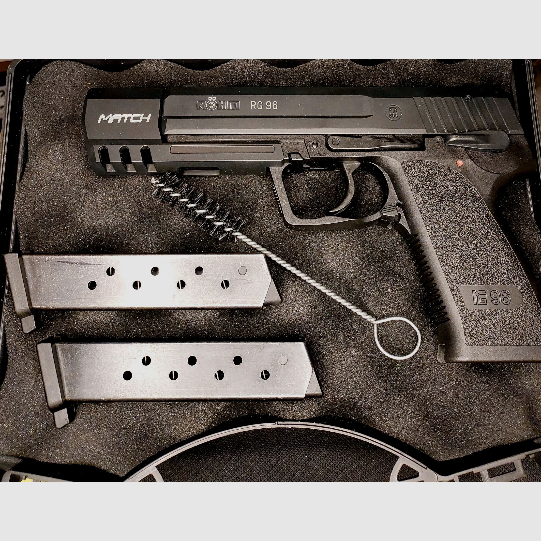 Röhm RG96 Match blank firing pistol blued cal. 9 mm P.A.K blued (PTB 699) RG 96 set with match attachment and 2 magazines