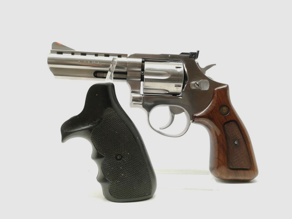 Taurus 689