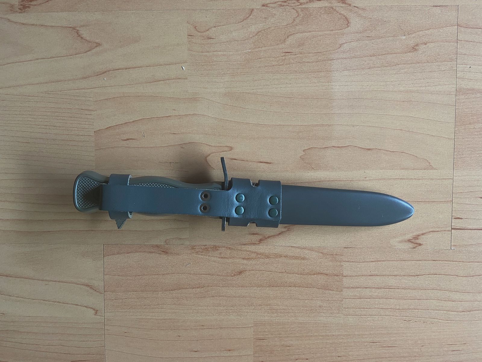 German multi-purpose knife olive from Mil-Tec Good condition