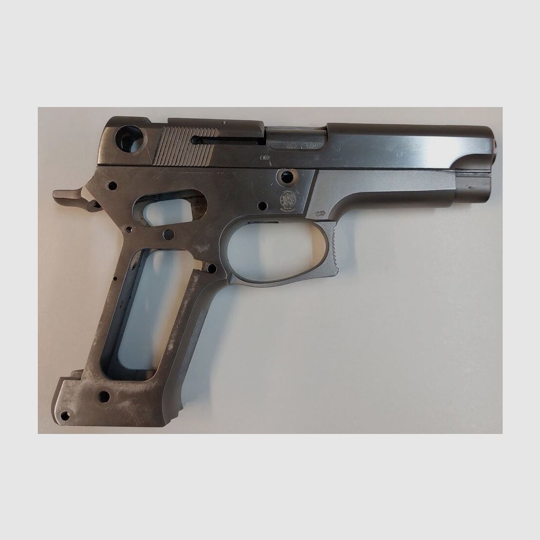 Smith & Wesson defect pistool Smith & Wesson Mod.659 in kaliber 9x19 (bestaande uit loop, sluitstuk, gripstuk), afbeelding 4 van 10
