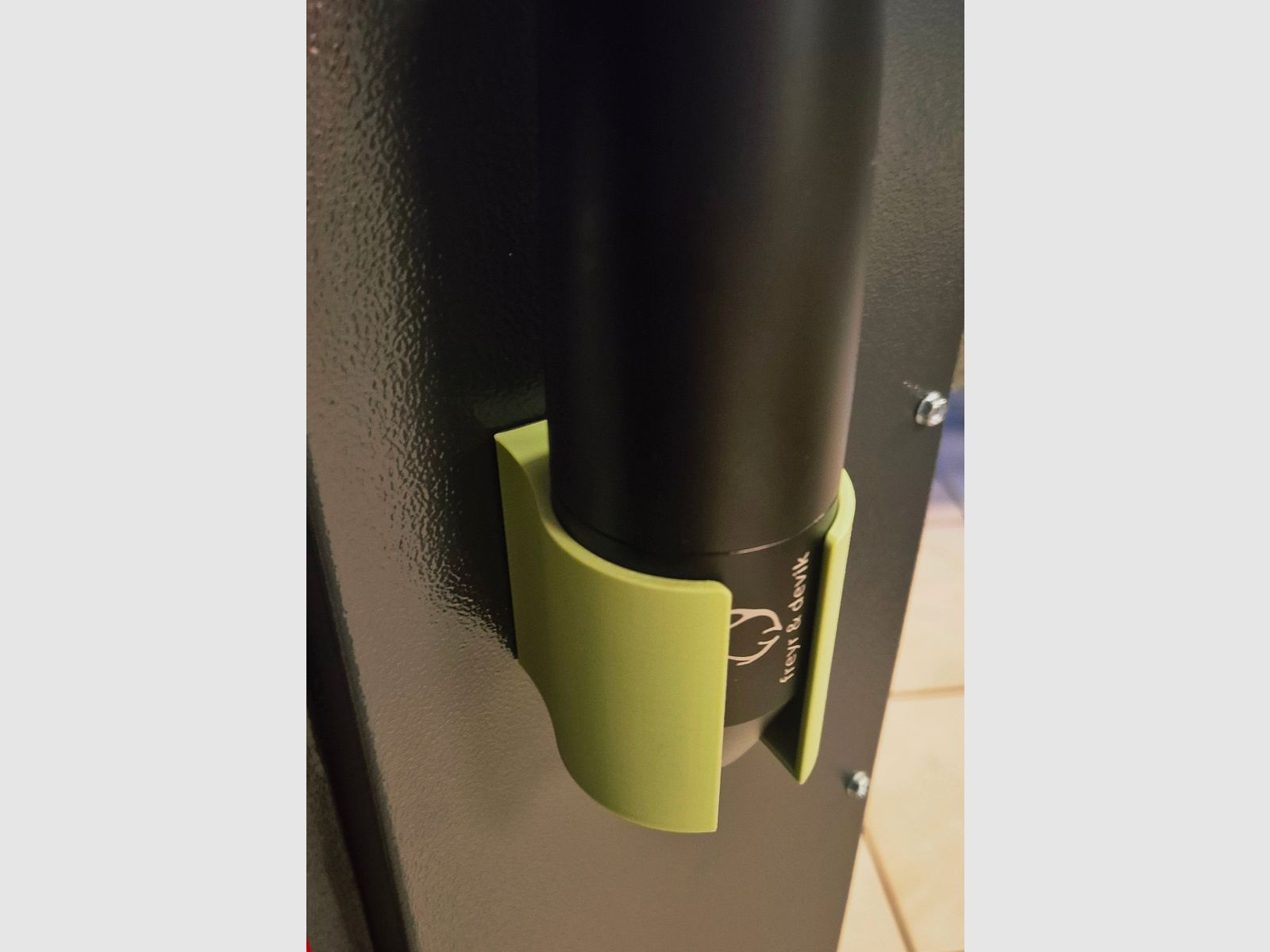 Support de silencieux magnétique pour armoire