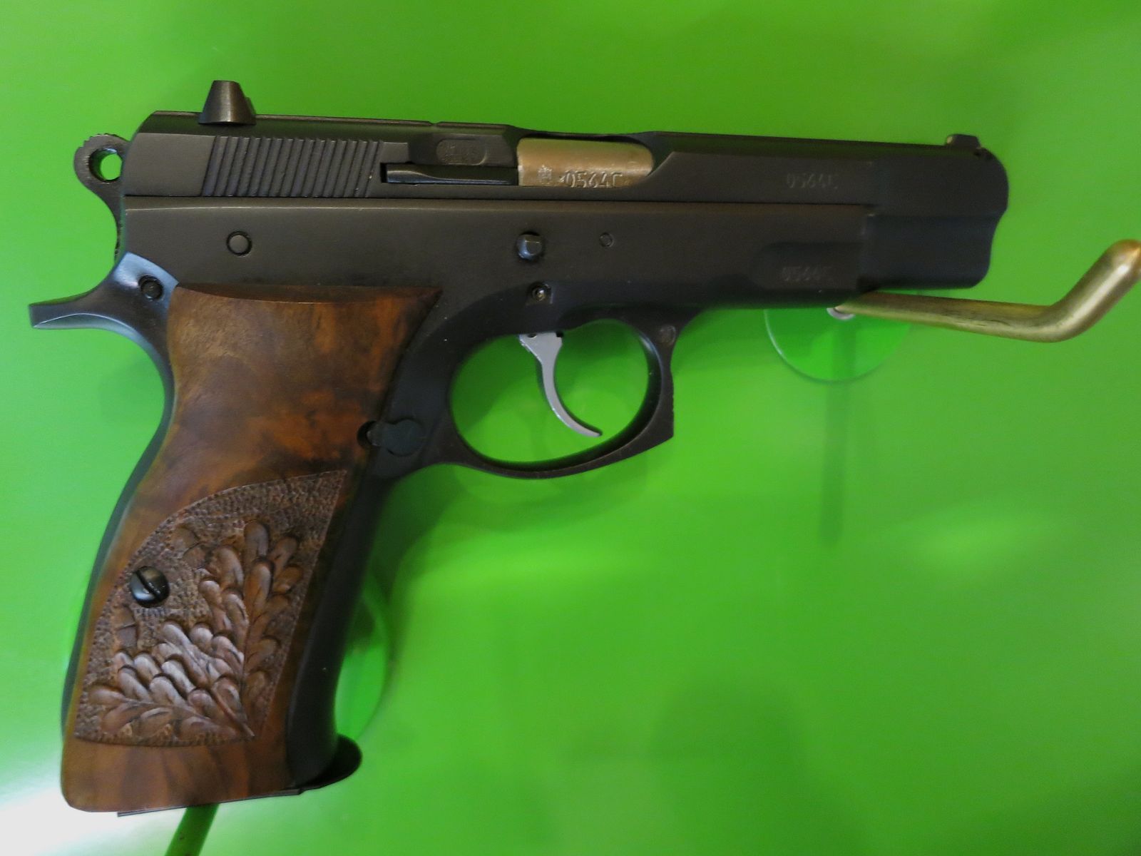 Brünner M 75 bzw. ČZ 75 (Česká zbrojovka), halbauto. Selbstladepistole Kaliber 9 × 19 mm       #93-
