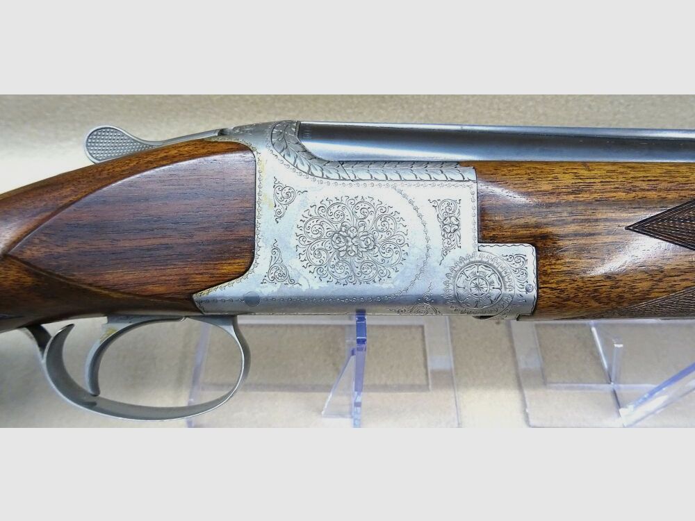 FN B 25