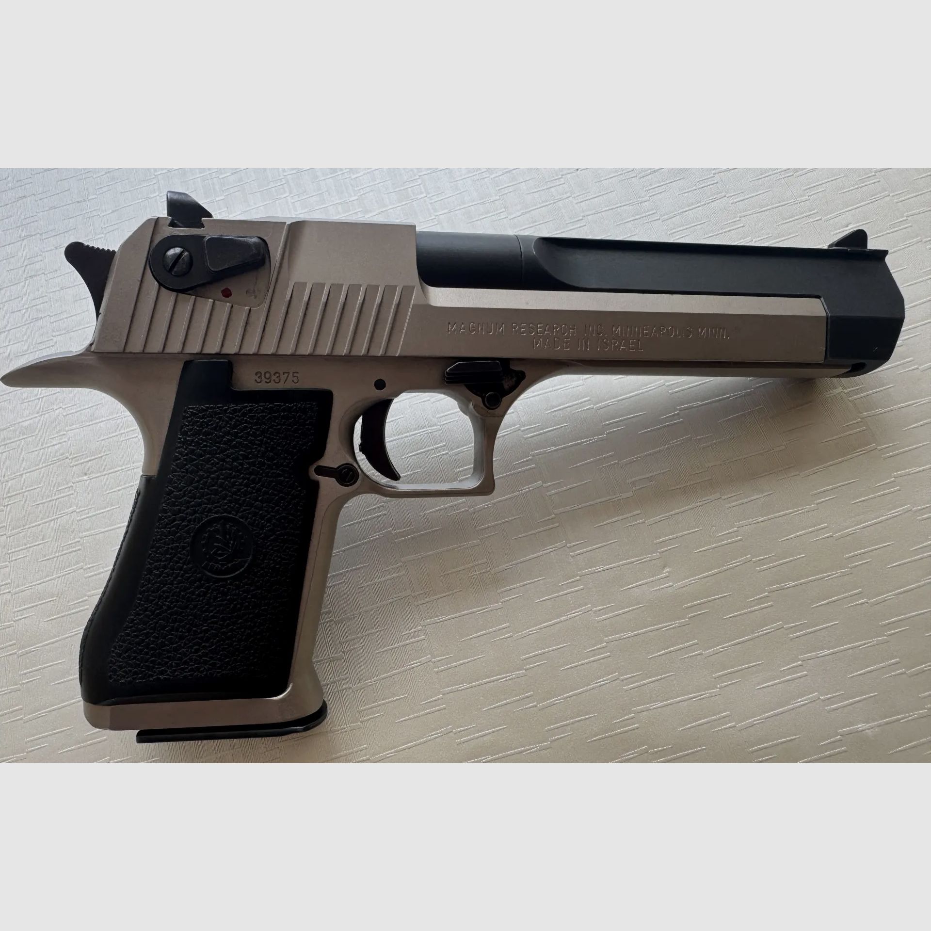 IMI Desert Eagle Kaliber .44 Magnum – Vernickelte Ausführung mit Abzugstuning