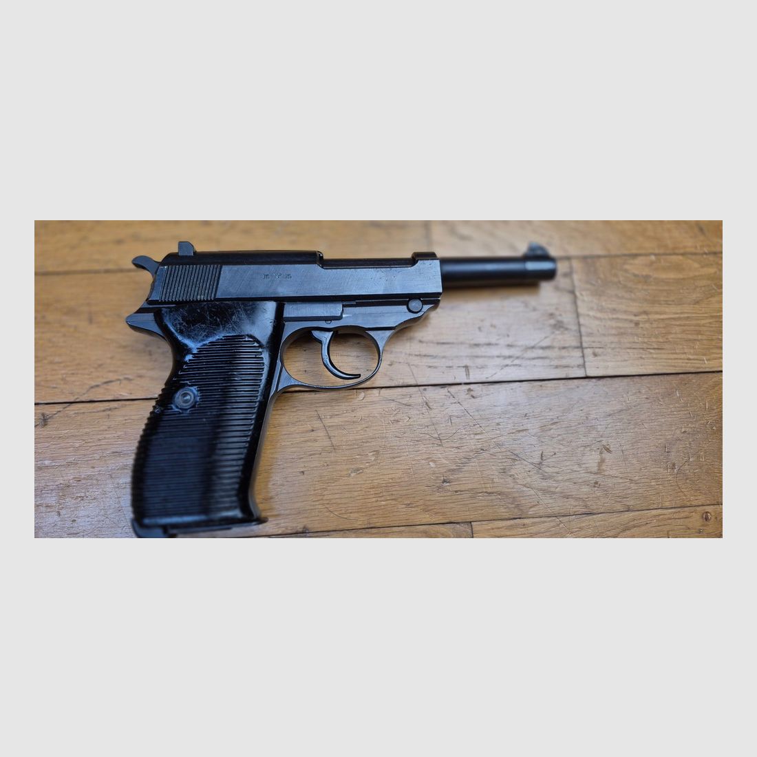 Très beau Pistolet Walther P38 – Fabrication Walther Zella Mehlis en Code AC – Arme d&rsquo;octobre 1944 – Bronzage d&rsquo;origine à 99,5% – Mécanique impeccable – Beau canon miroir – 100% pièces d&rsquo;origine – Mono-matricule sauf chargeur – Excellent état – TBE++, image 21 sur 27