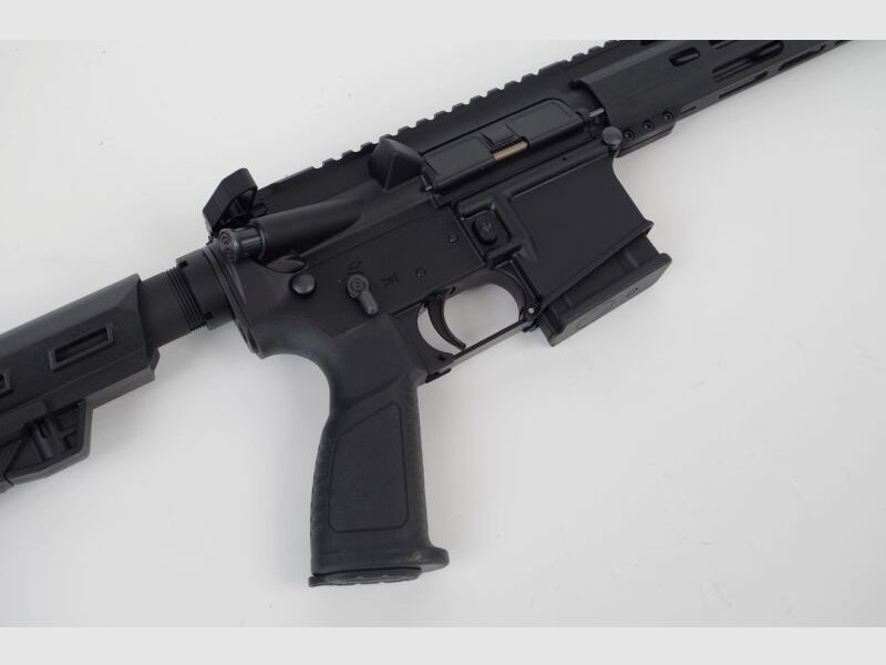 Messerschmitt AR15 16,75" Schwarz + Firefield Kommando Kit Bundle