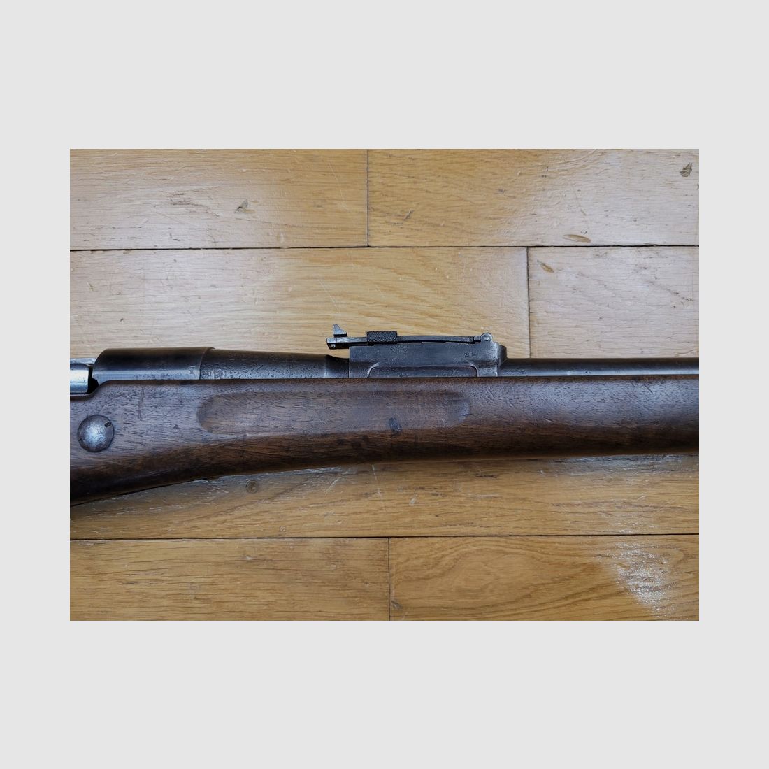 Gutes Gewehr Berthier – Modell 07/15 – nicht modifiziert 1916 – Waffe mit 3 Schüssen von 1917 – Delaunay Belleville Werke – Kal. 8×51 Lebel – Sehr guter Lauf – Gewehrriemen – 1 Magazin -TBE, Bild 19 von 27