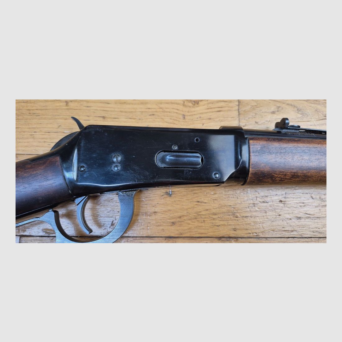 Bellissima carabina Winchester modello 1894 – Calibro 30-30 – Prodotta negli USA nel 1969 – Capacità 8+1 – Bellissimo noce rosso – Condizioni meccaniche ed estetiche rare per i suoi 56 anni! – Bellissima costruzione Made in USA – Calcio in acciaio precedente al 1971 – TBE++, immagine 8 di 40
