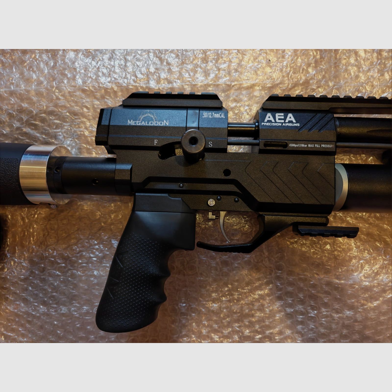 GoGun AEA Megalodon F-Serie 7,5 Joule | Kaliber .50 Luft / PCP karabin | z JADS podwójnym zbiornikiem | 2x 12 nabojowe magazynki aluminiowe | + wkładki stabilizujące do chwytu | z akcesoriami i fakturą