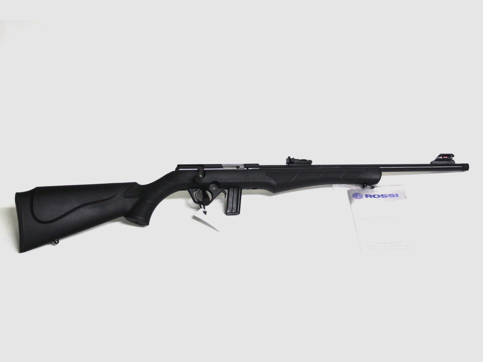 Rifle de cerrojo CBC Rossi 8122 Black, .22 LR, cañón de 18", 10 disparos