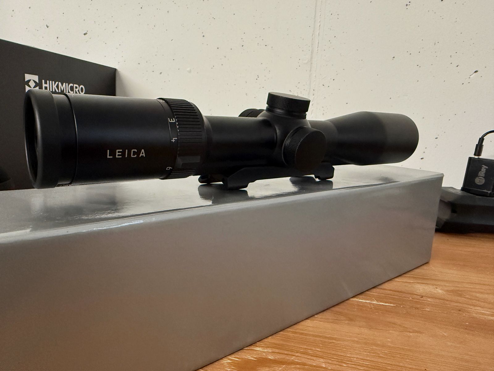 Leica Fortis 6 1.8–12x42i L-4a mit Schiene – Neuwertig aus 2024