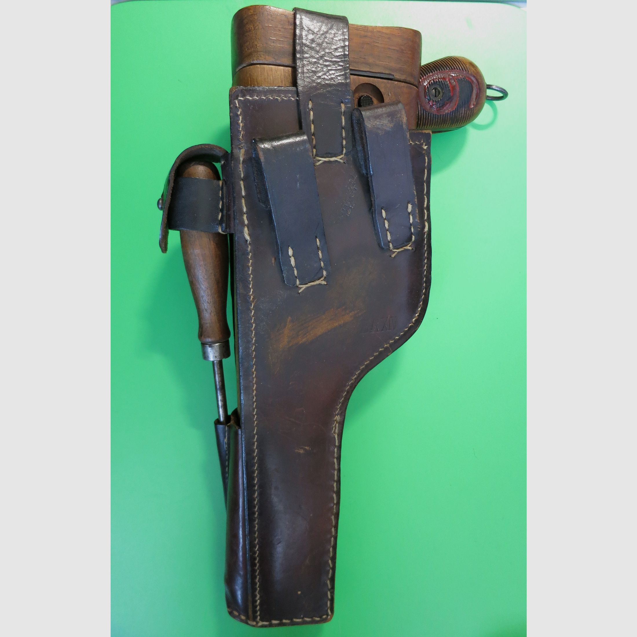 Mauser C96 -Czerwona 9-, Broomhandle, Mauser Oberndorf, kal. 9 mm, numer zgodny, oryginalny łoże + narzędzie #100