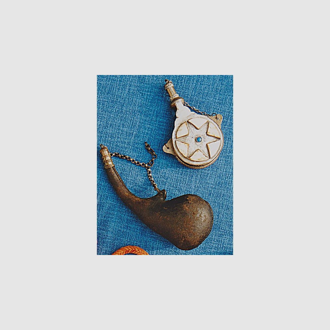 HISTORISCHE PULVERFLASCHE