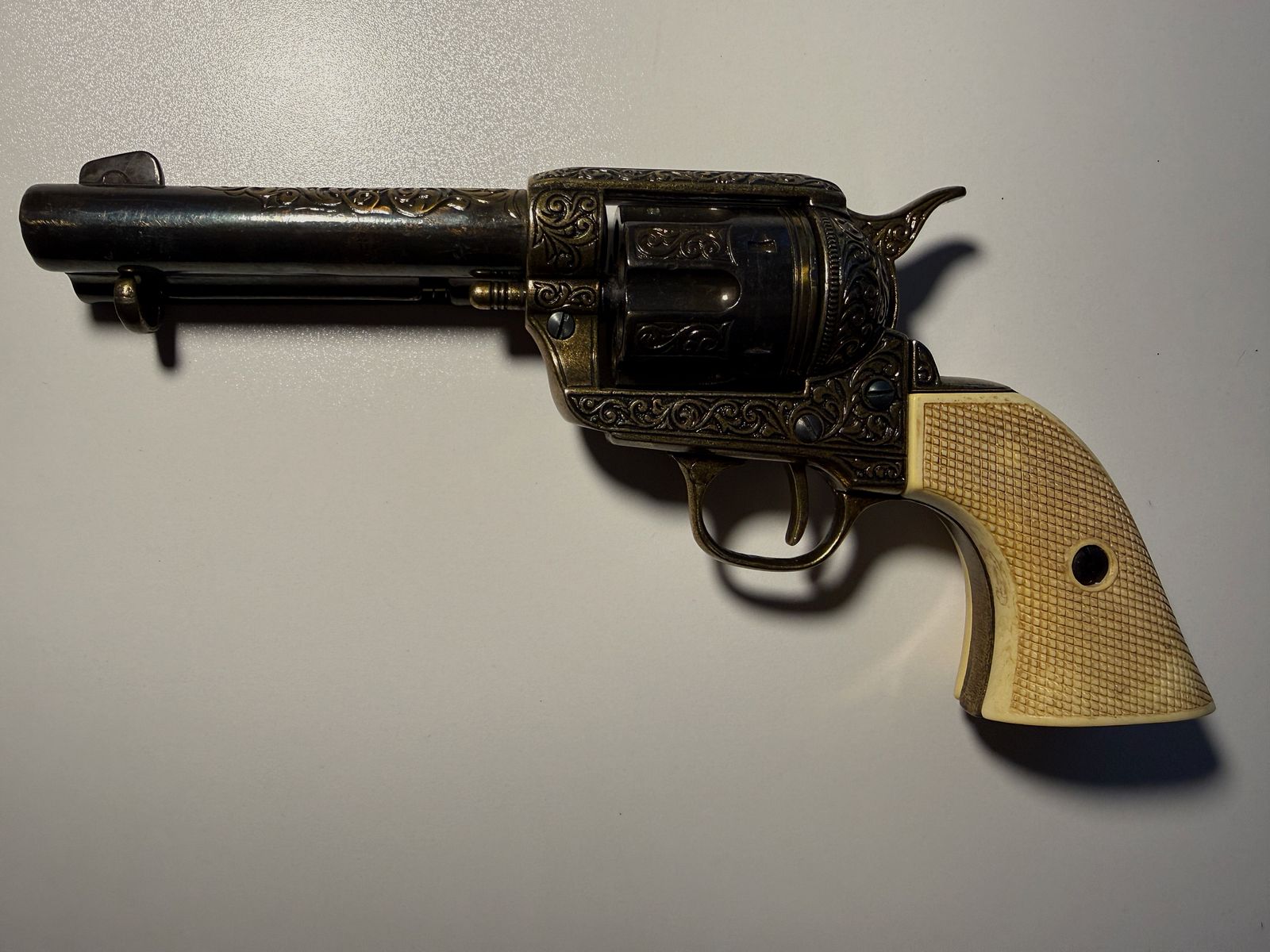 Revolver "COLT Peacemaker“, US Kavallerie 1873, verzierte Dekowaffe