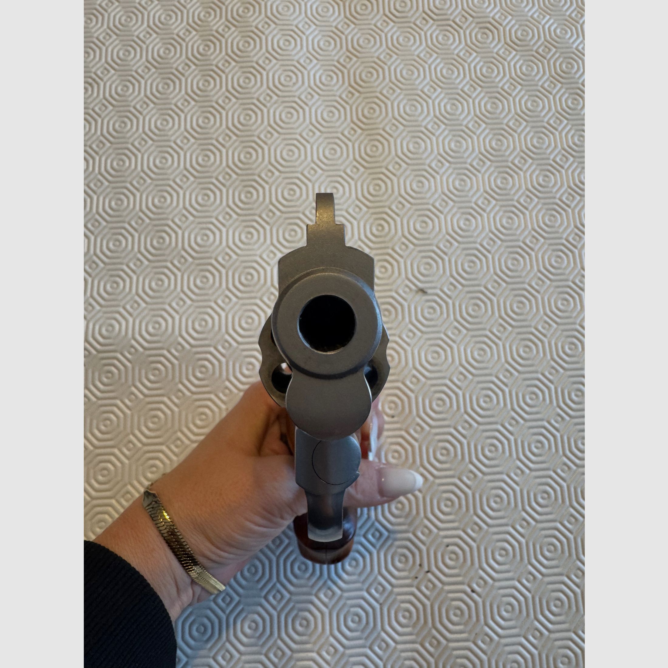 Smith & Wesson Modell 686 – Kaliber .357 Magnum – Lauflänge 2,5” – sehr wenig geschossen (ca. 10 Schuss)