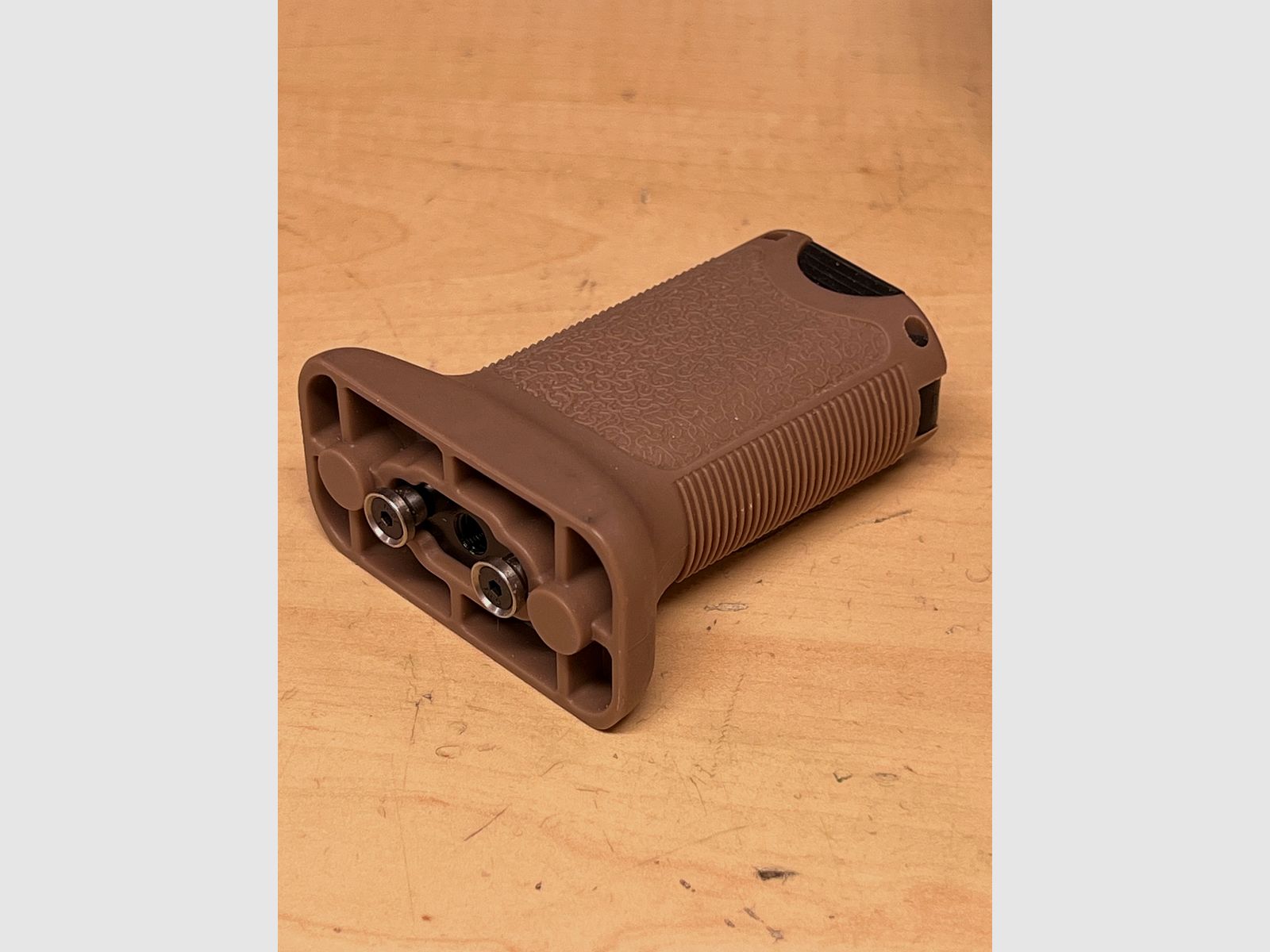 Poignée avant pour Airsoft version angulaire en Dark Earth Key - MOD Type 4