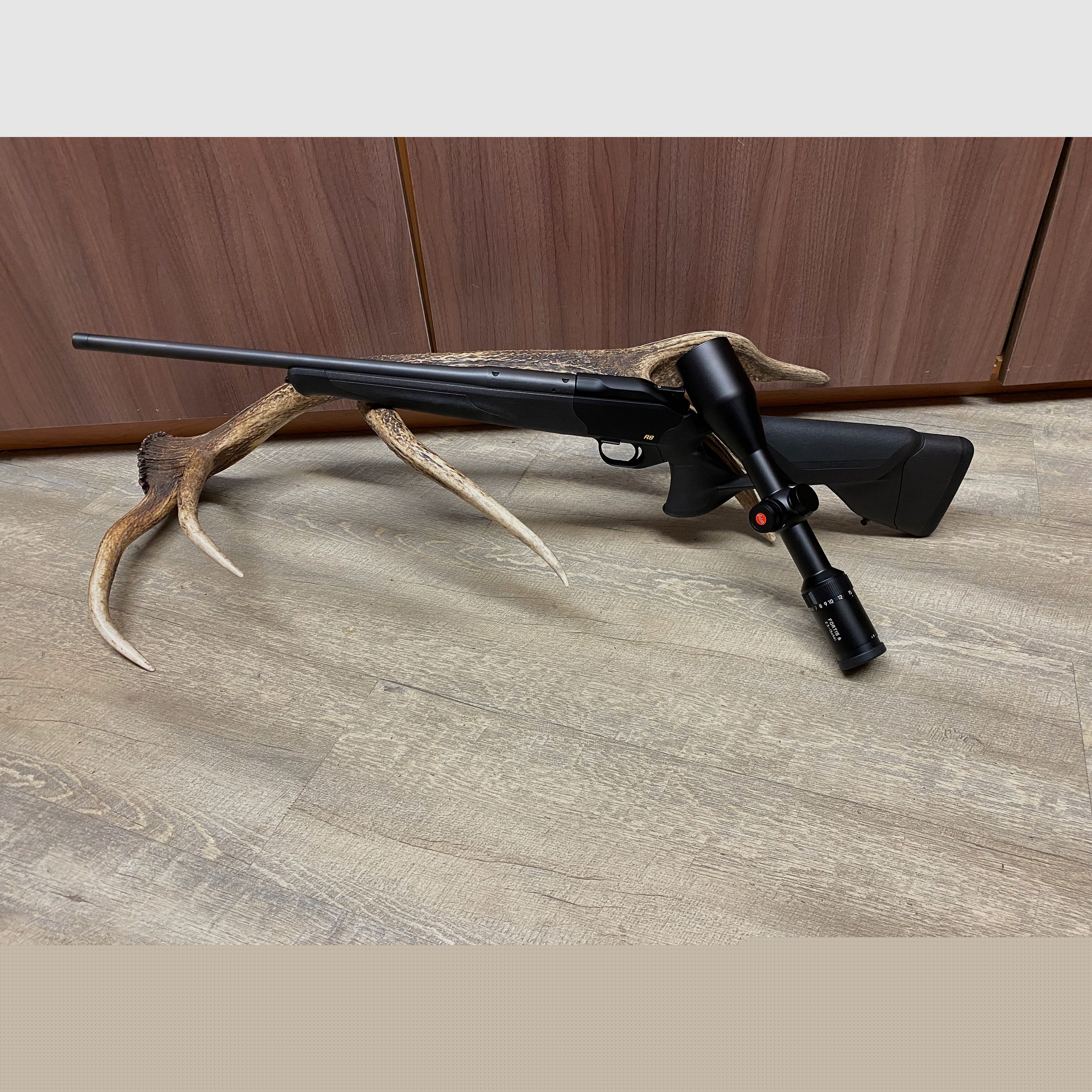 Blaser R8 Ultimate mit Leica Fortis 6 2,5-15x56 i, mit Schiene