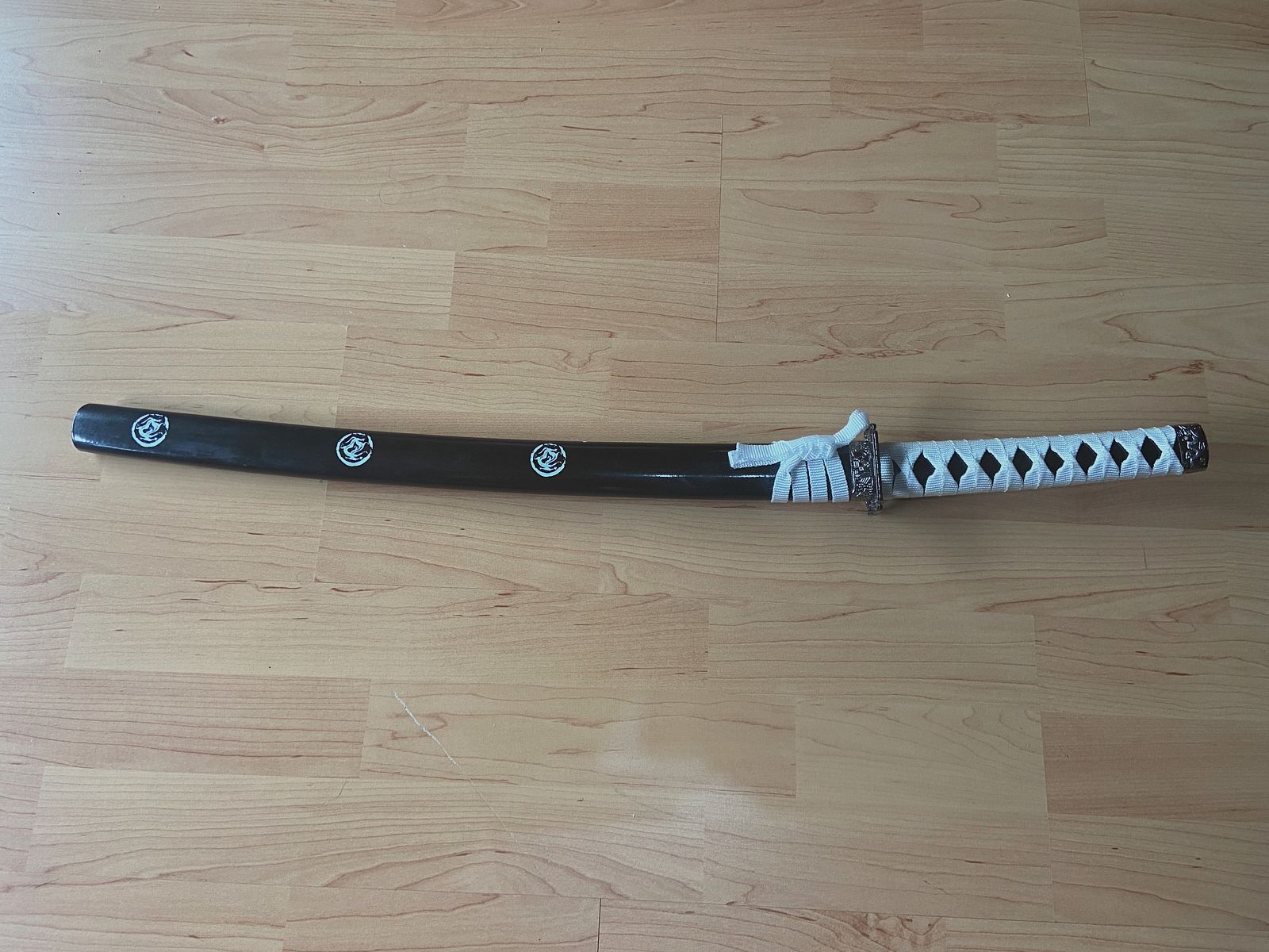 Samurai sword + fantasy knife used to like new