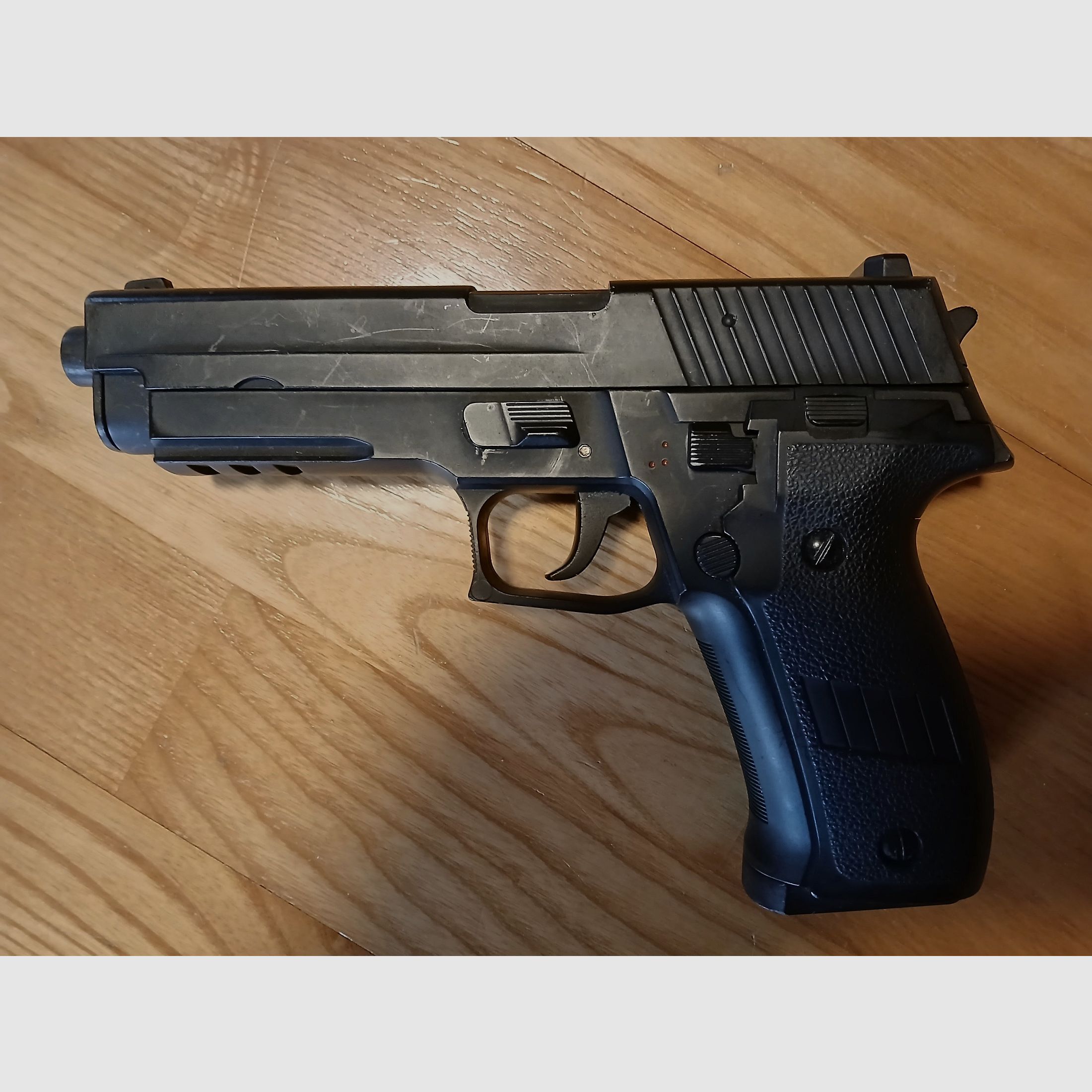 Sig Sauer AEP + mallette d'arme