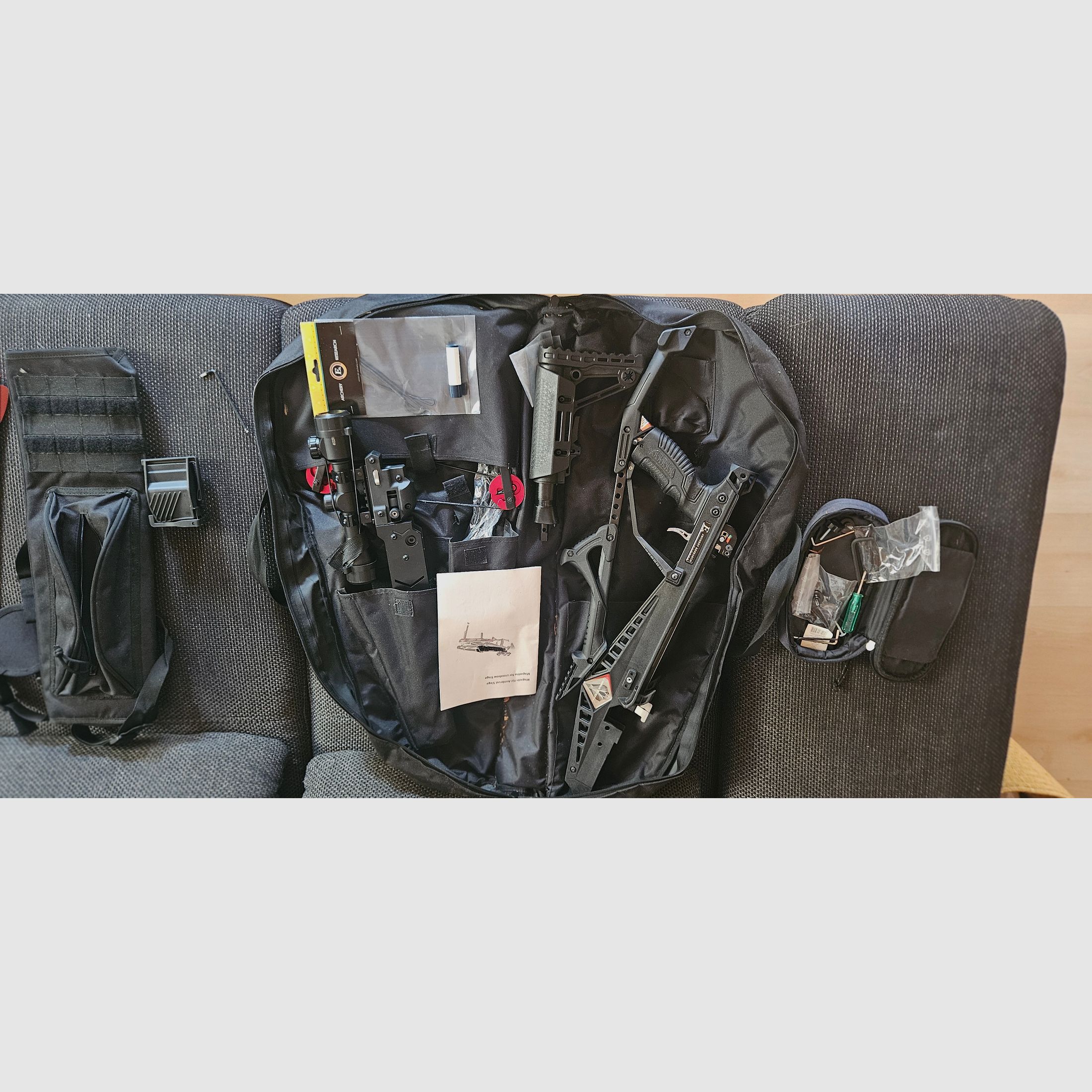 Siege 300 + magazine + bag + lots of accessories