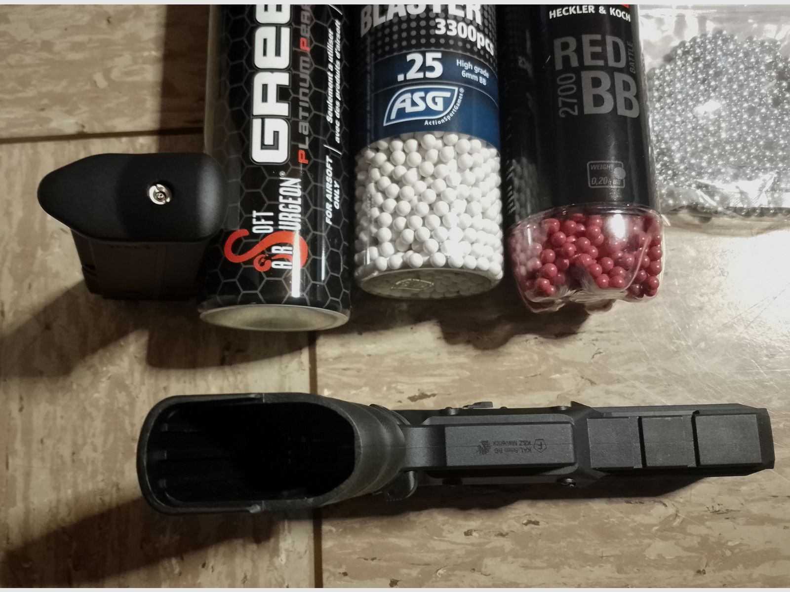 Kli Maverick GBB Gas Blow Back Airsoft Pistole mit Zubehör Greengas + Stahl + 0,20g H&K + ASG  BB's Set 