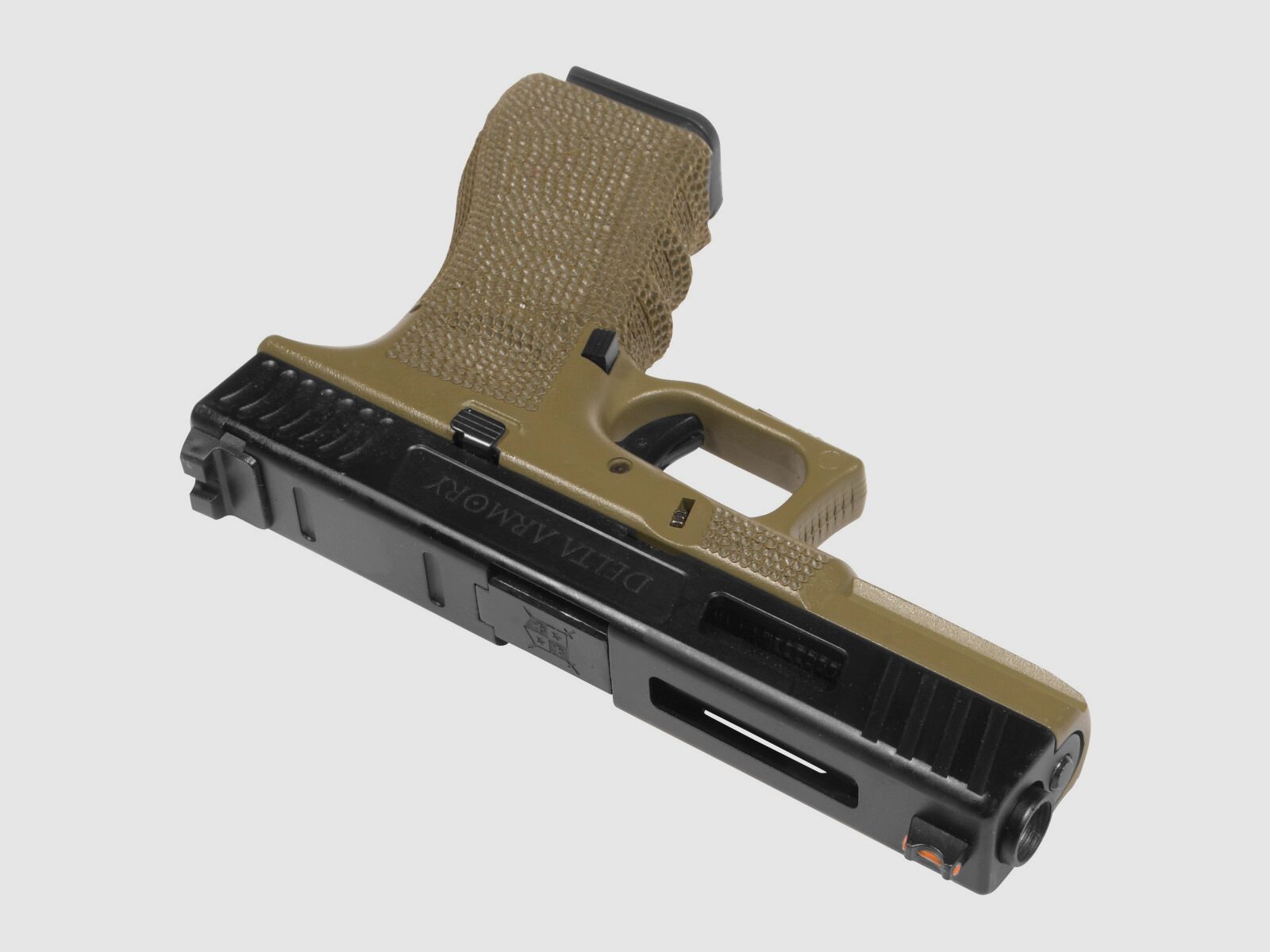 P01 GBB Airsoft Pistool met Grip Stippling in Olijf | Delta Armory
